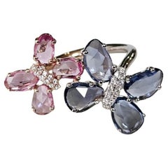 Bague de fiançailles en or blanc 18 carats, saphirs bleus et roses de Ceylan et diamants