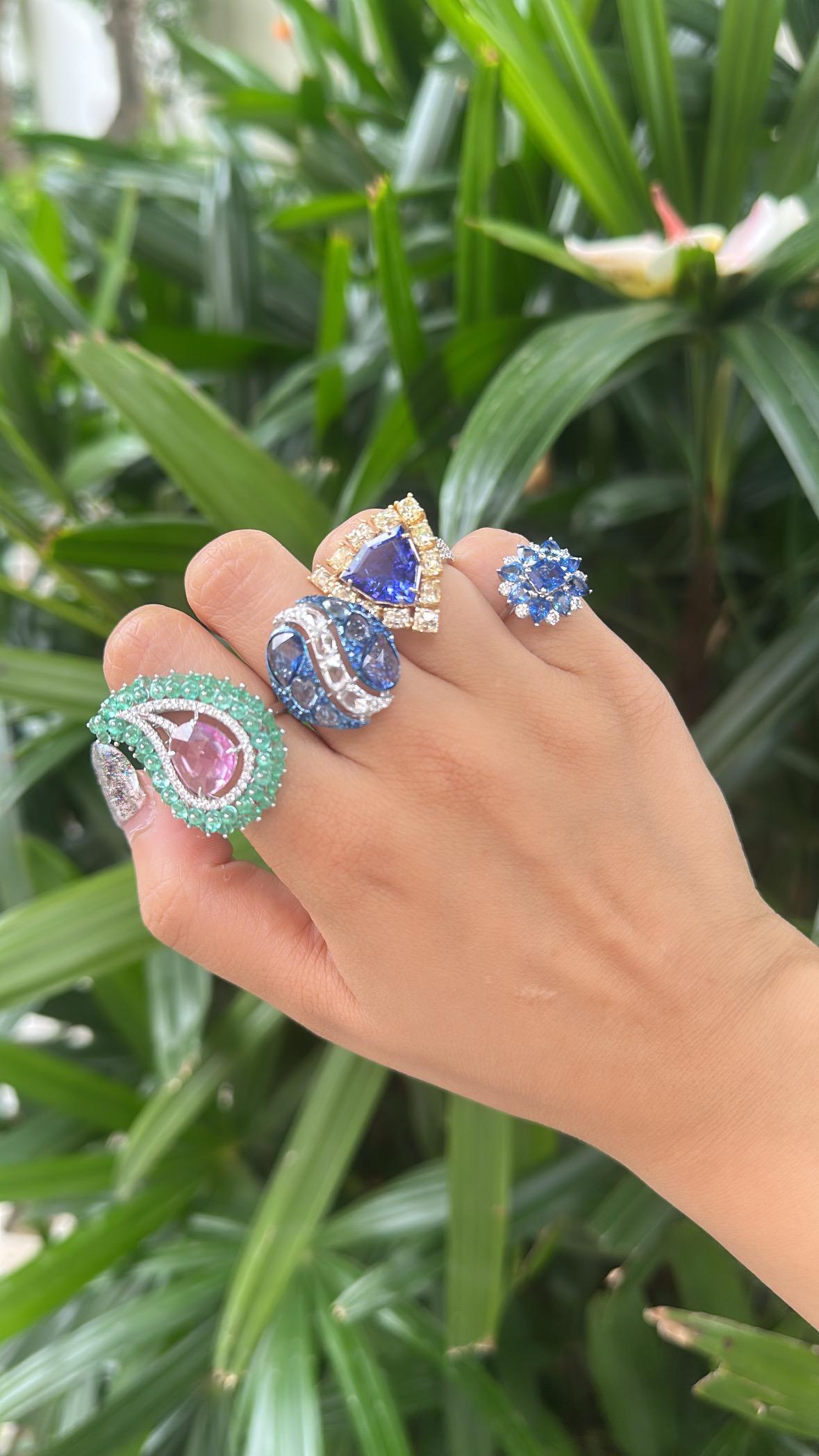 Anillo de cóctel engastado en oro blanco de 18 quilates, zafiros azules de Ceilán y diamantes talla rosa en venta 5