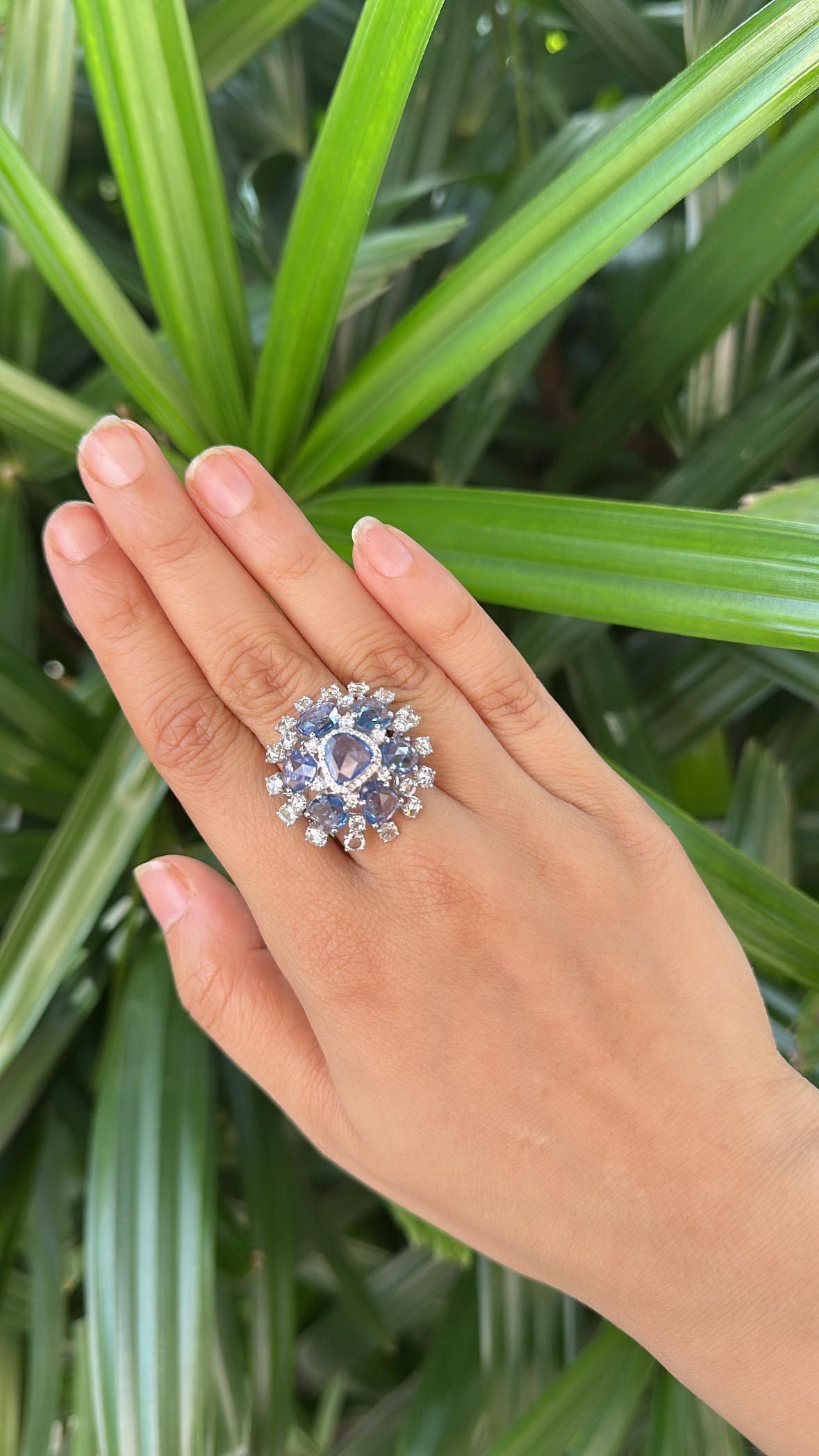 Cocktailring aus 18 Karat Weißgold, blaue Ceylon-Saphire und Diamanten im Rosenschliff im Angebot 6