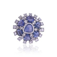Cocktailring aus 18 Karat Weißgold, blaue Ceylon-Saphire und Diamanten im Rosenschliff