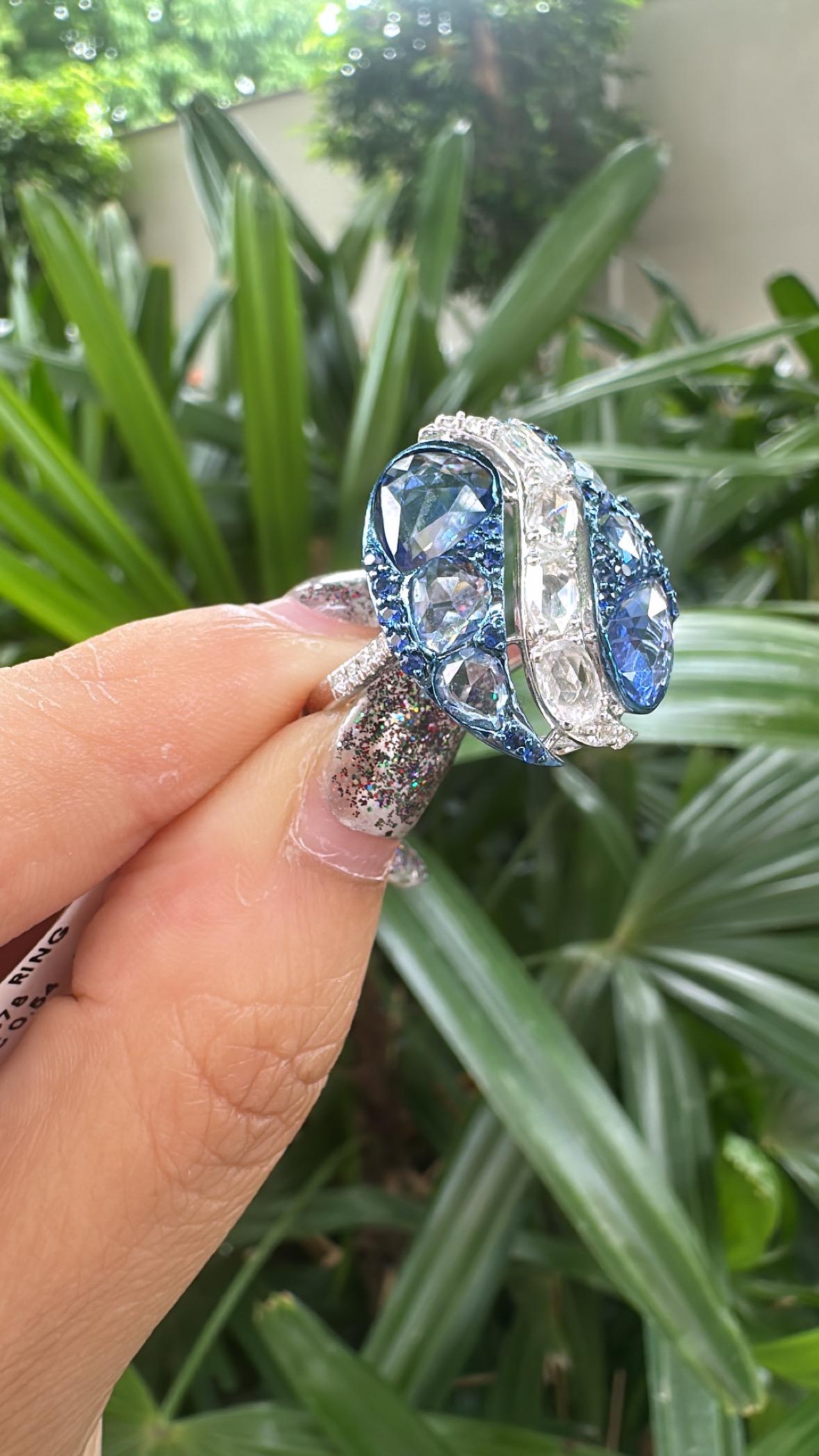 Femenino o masculino Anillo de cóctel engastado en oro blanco de 18 quilates, zafiros azules de Ceilán y diamantes talla rosa en venta