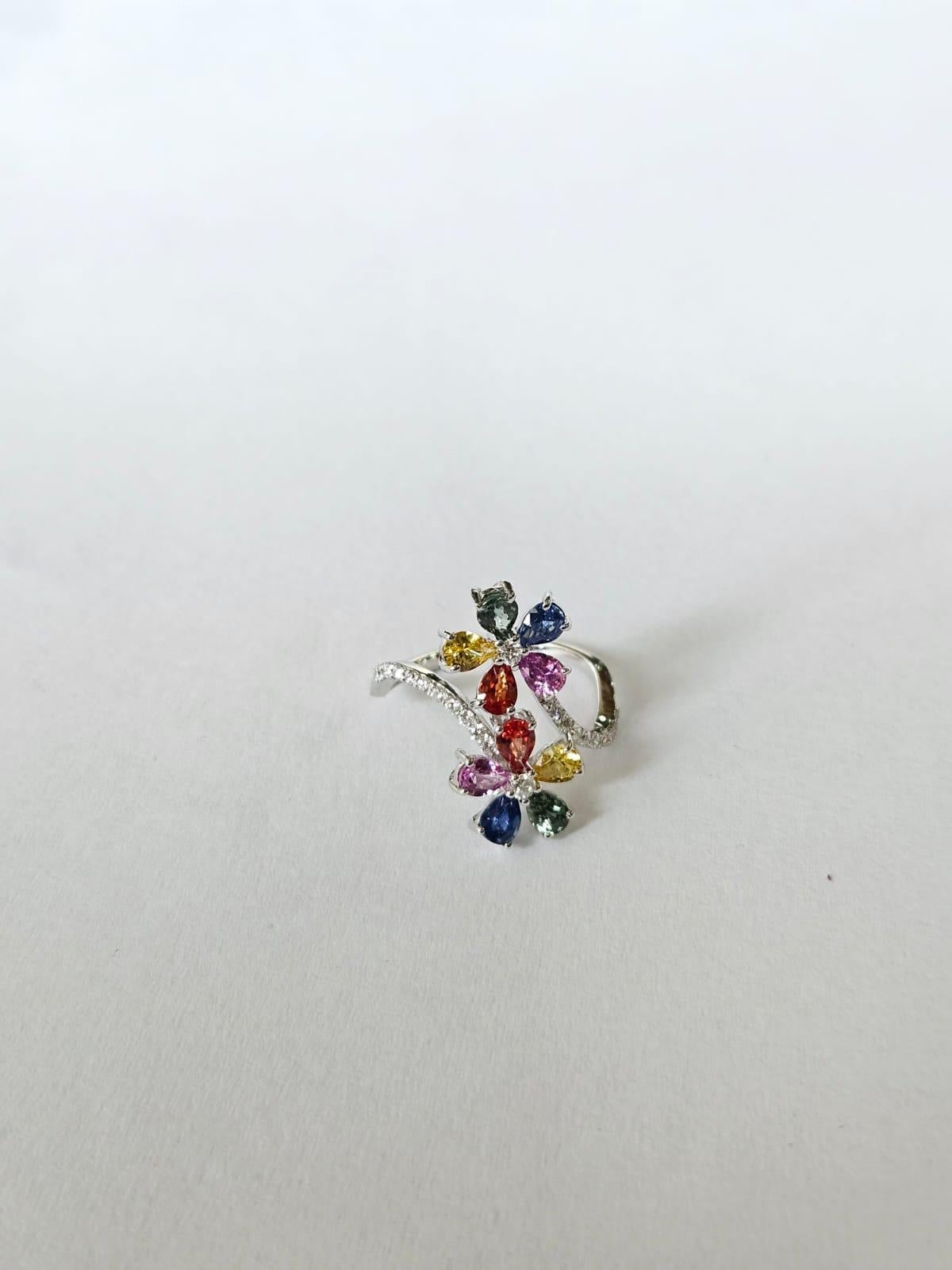 Anillo de compromiso de oro blanco de 18 quilates, zafiros múltiples de Ceilán y diamantes en Nuevo estado para la venta en Hong Kong, HK