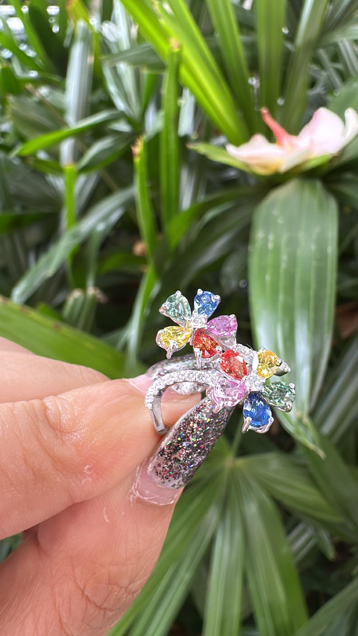 Femenino o masculino Anillo de compromiso de oro blanco de 18 quilates, zafiros múltiples de Ceilán y diamantes en venta