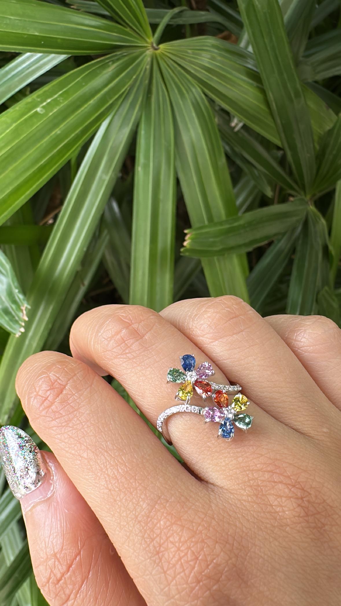 Anillo de compromiso de oro blanco de 18 quilates, zafiros múltiples de Ceilán y diamantes en venta 3