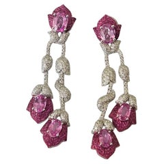 Orecchini pendenti in oro bianco 18 carati, zaffiri rosa di Ceylon, rubini e diamanti