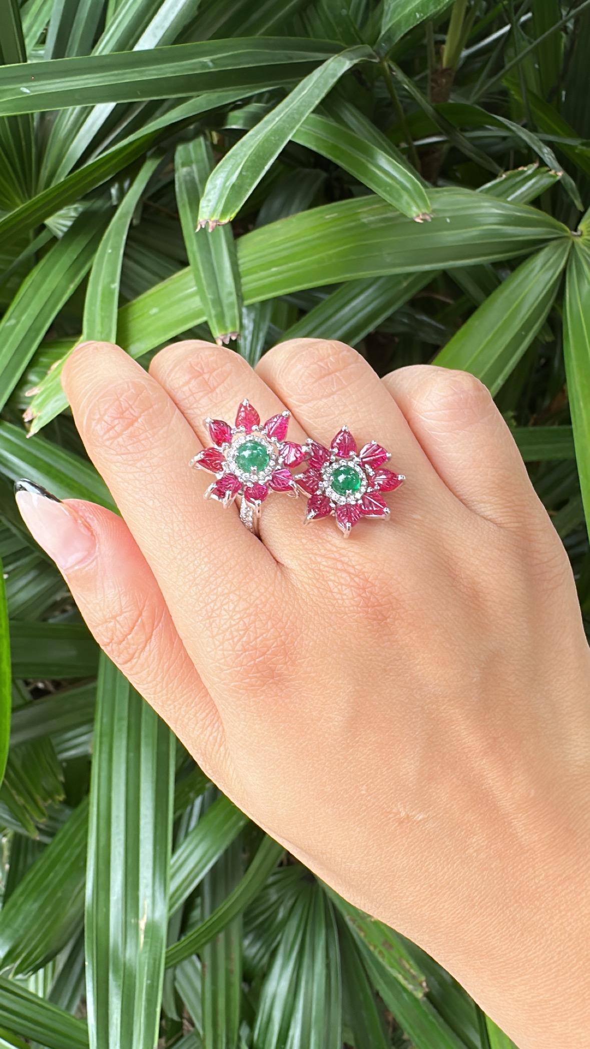 Bague Toi et Moi en or blanc 18 carats, cabochon d'émeraude, rubis taillé et diamants en vente 3