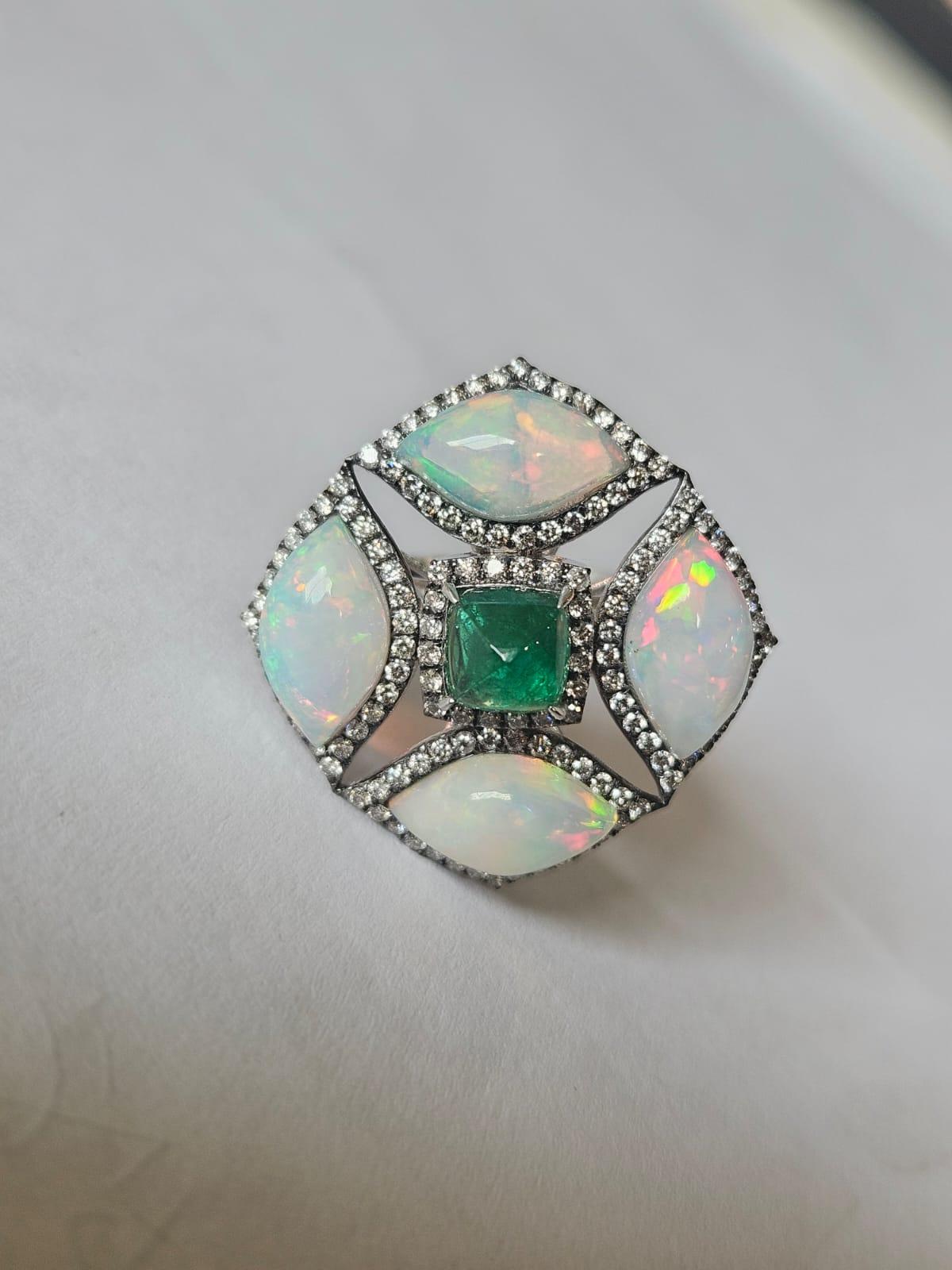 Cocktailring aus 18 Karat Weißgold, Smaragd im Zuckerhut-Schliff, äthiopischem Opal und Diamant im Zustand „Neu“ im Angebot in Hong Kong, HK