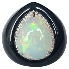 Anello con cupola da cocktail in oro bianco 18 carati, opale etiope, onice nera e diamanti