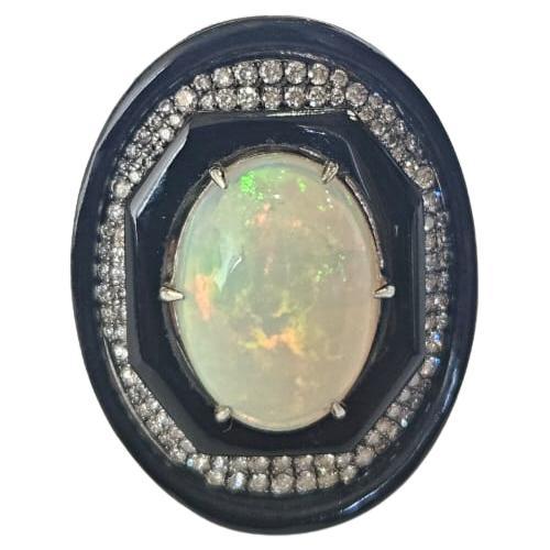 Anello con cupola in oro bianco 18 carati, opale etiope, onice nera e diamanti