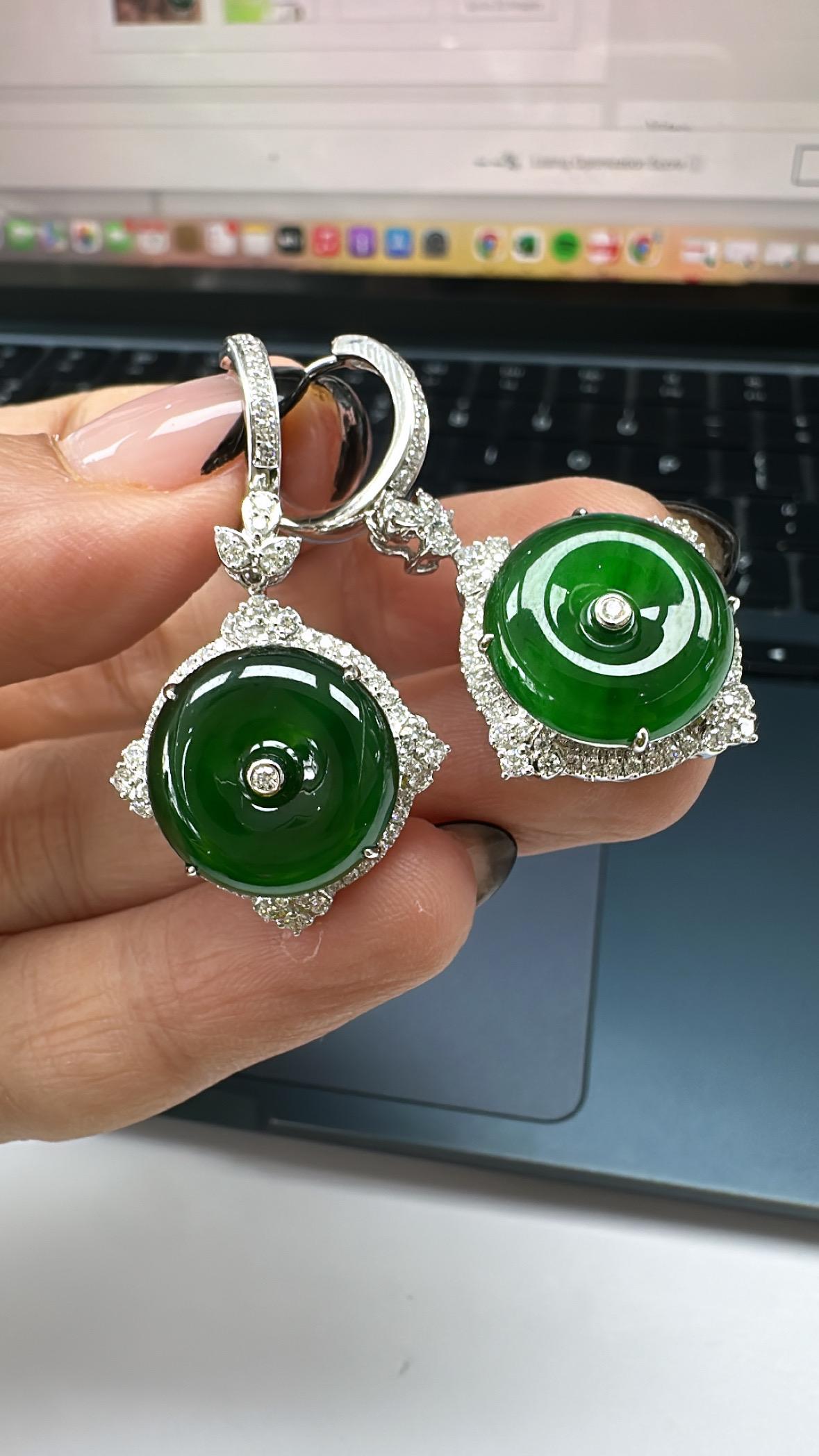 Set in 18K white Gold, HKJSL Certified, Fei Cui Jade & Diamonds Dangle Earrings en vente 3