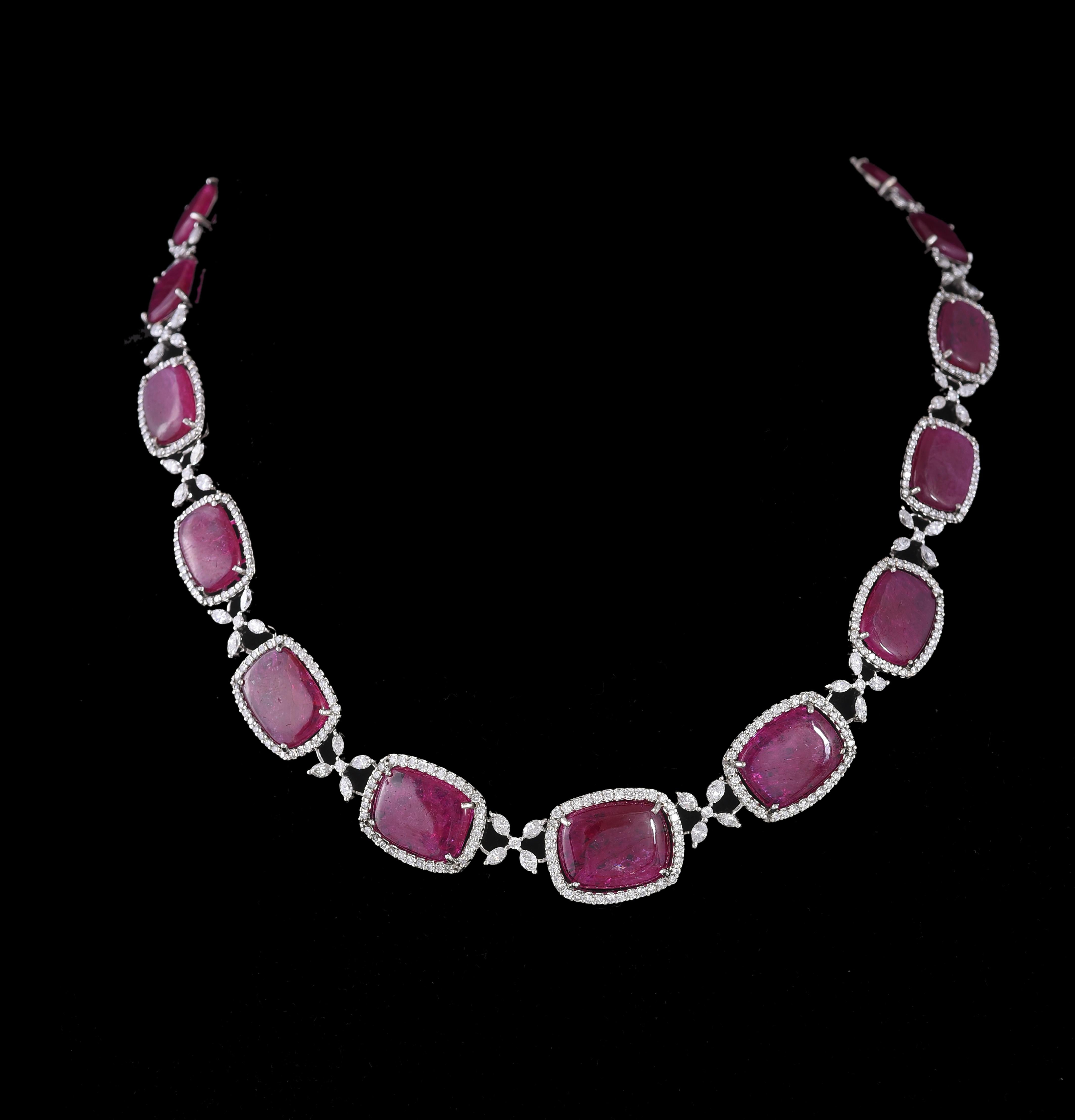 Cabochon 18 Karat Gold Natural Mozambique Ruby and Marquise Diamonds Necklace Set