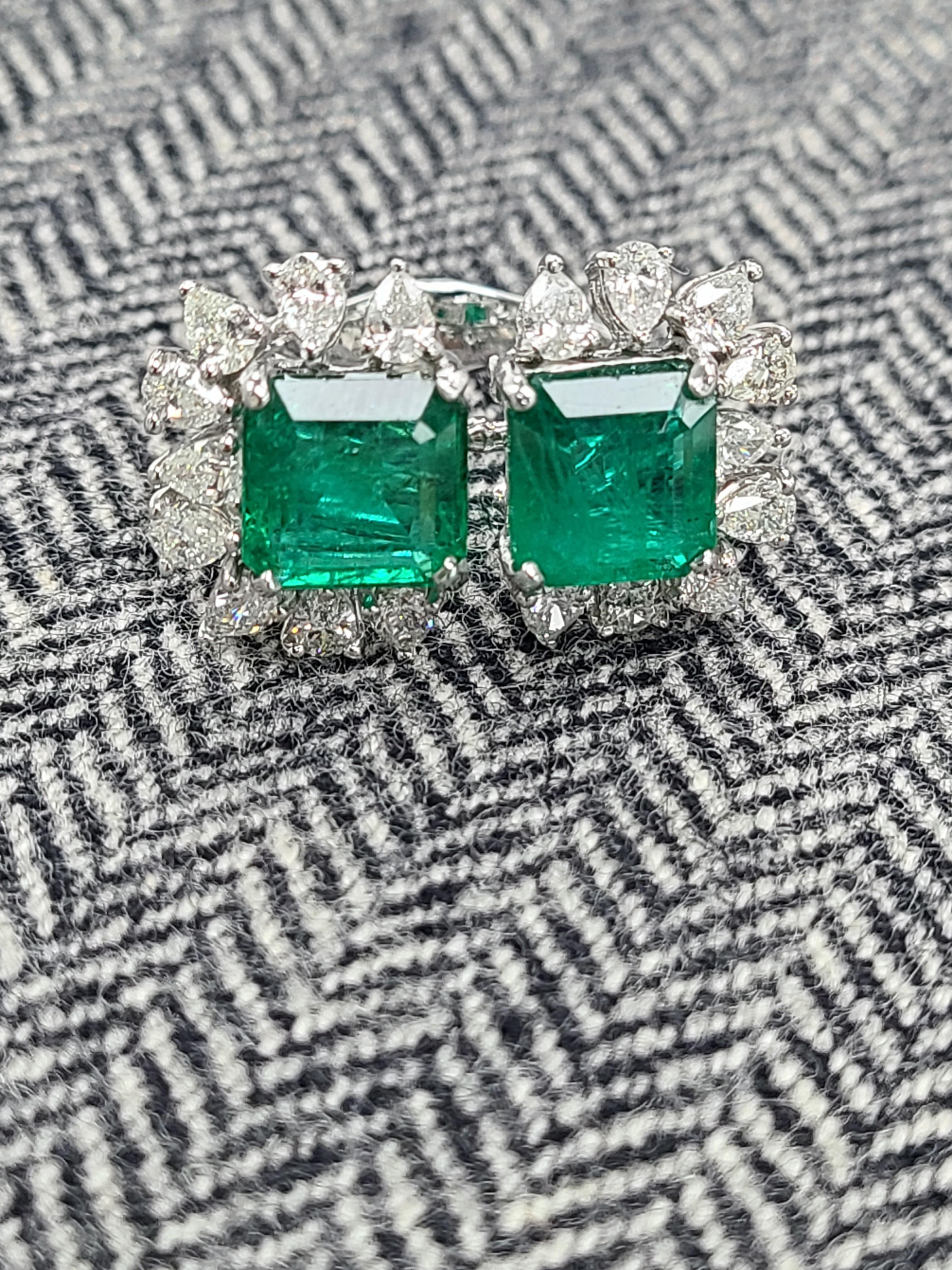 18 Karat White Gold Natural Zambia Emerald Ring Set with Diamonds 2