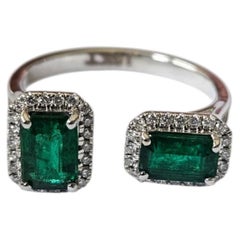 Set in 18K White Gold, natural Zambian Emerald & Diamonds Bridal Ring