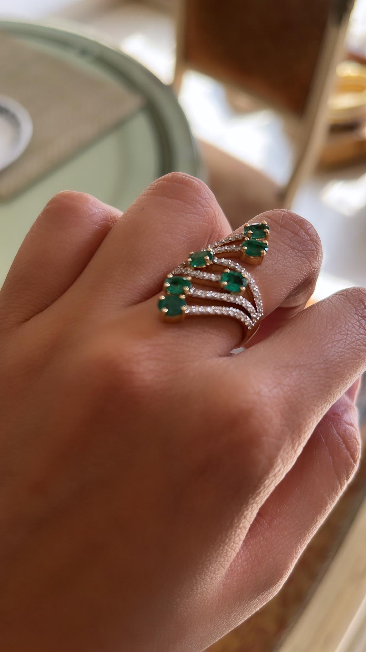 Set in 18K White Gold, Natural Zambian Emeralds & Diamonds Band Ring In New Condition In Hong Kong, HK