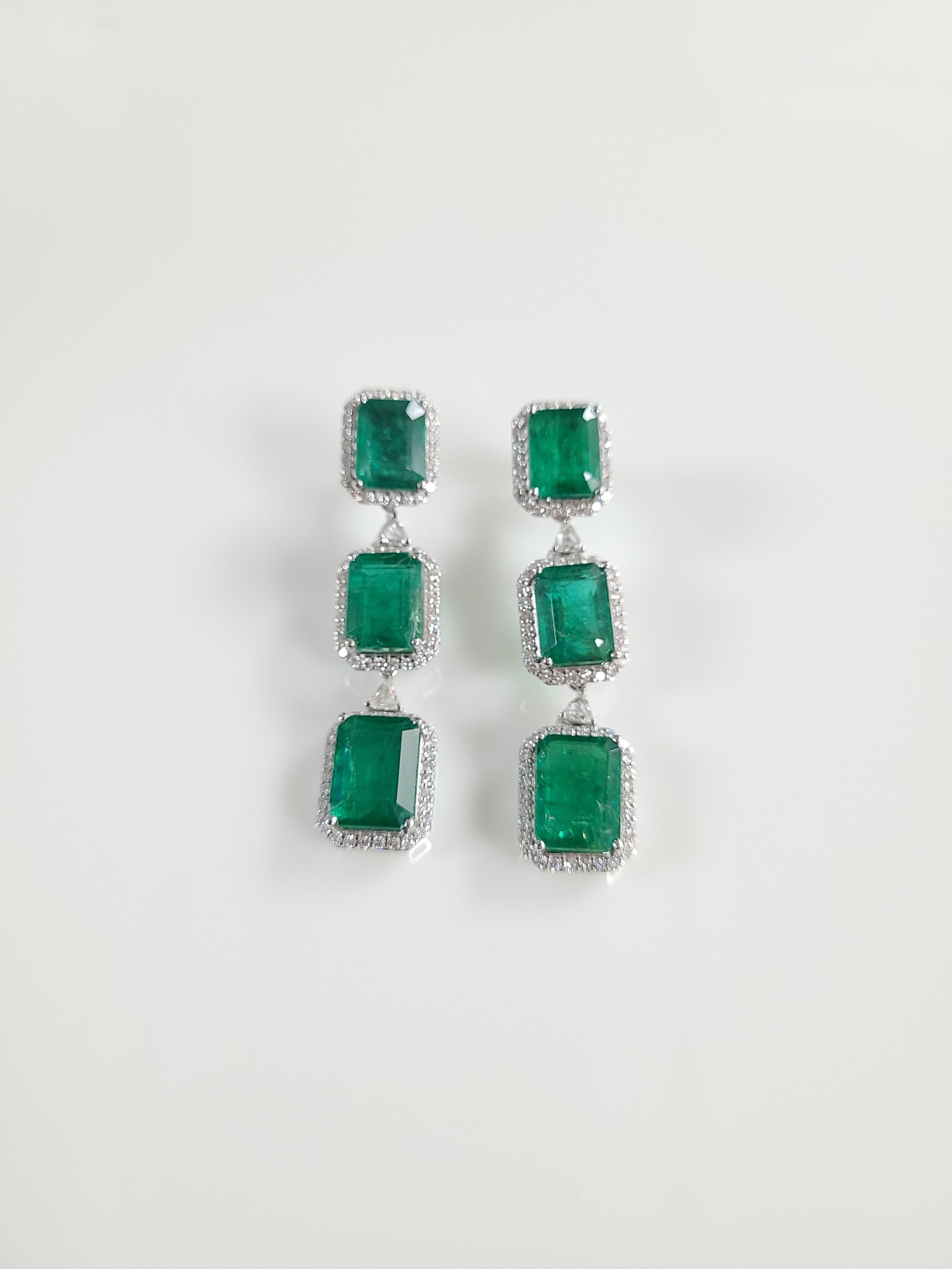 18 Karat White Gold Natural Zambian Emeralds Earrings with Diamonds 5