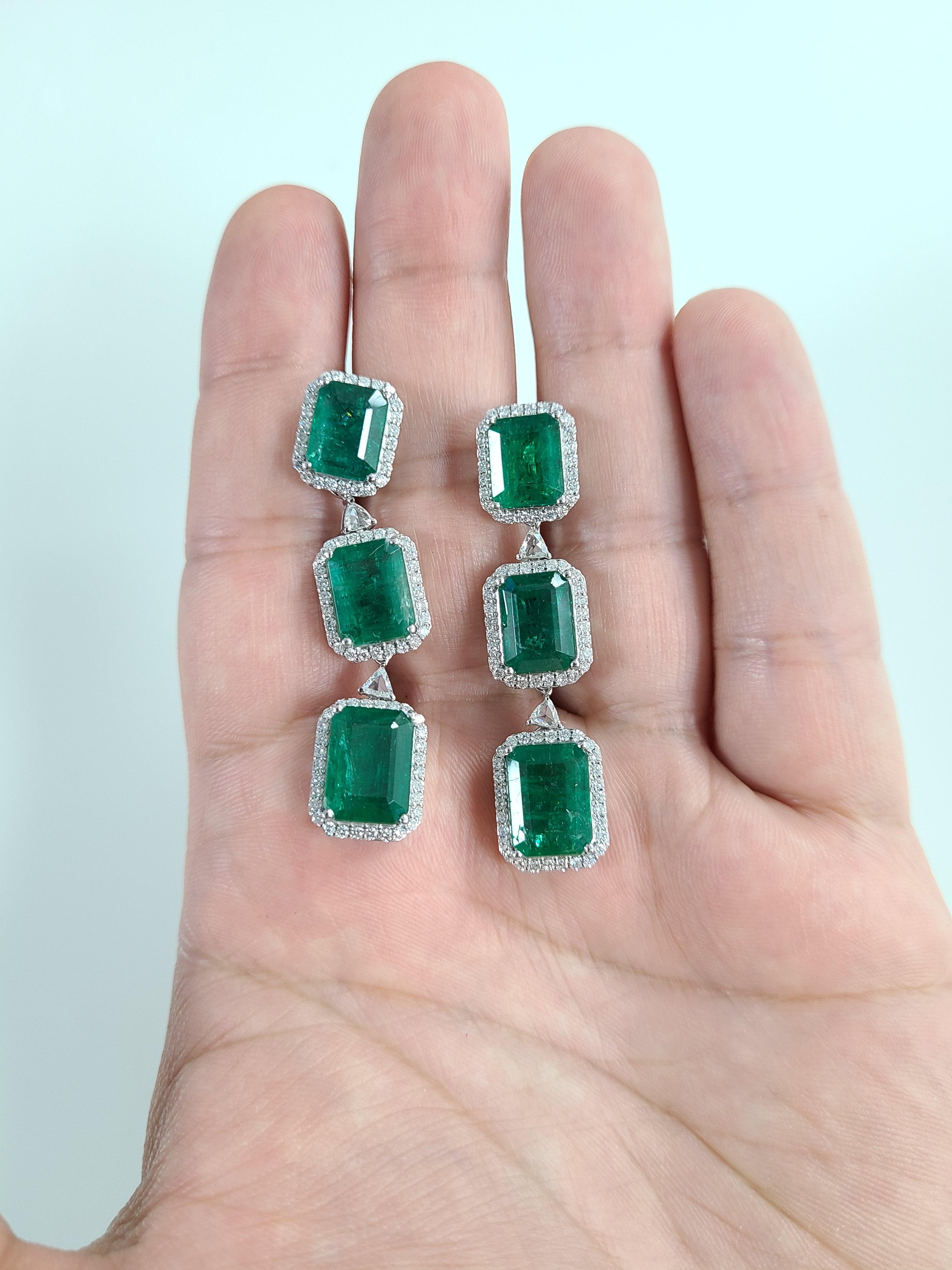 18 Karat White Gold Natural Zambian Emeralds Earrings with Diamonds In New Condition In Hong Kong, HK
