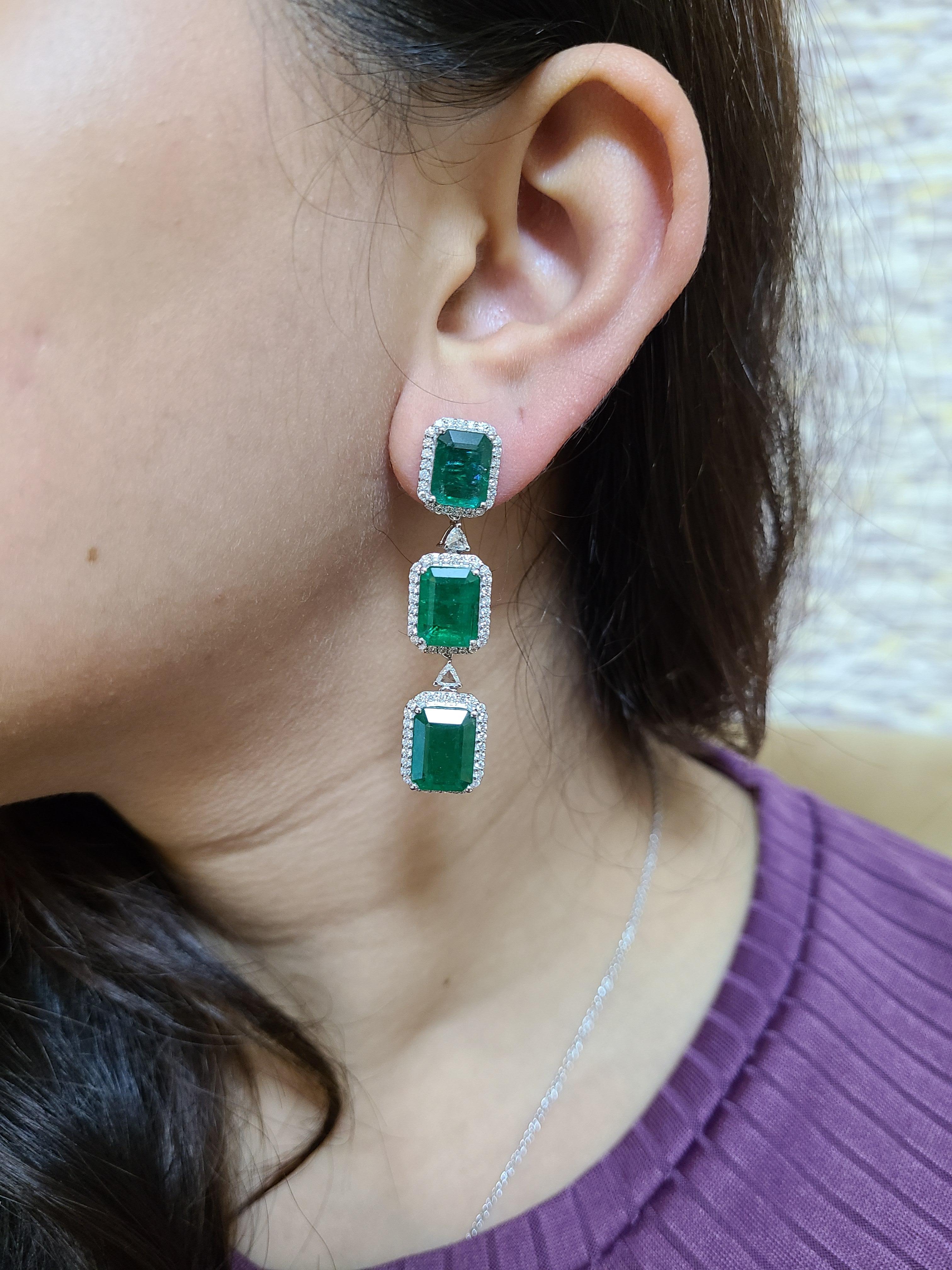 18 Karat White Gold Natural Zambian Emeralds Earrings with Diamonds 4