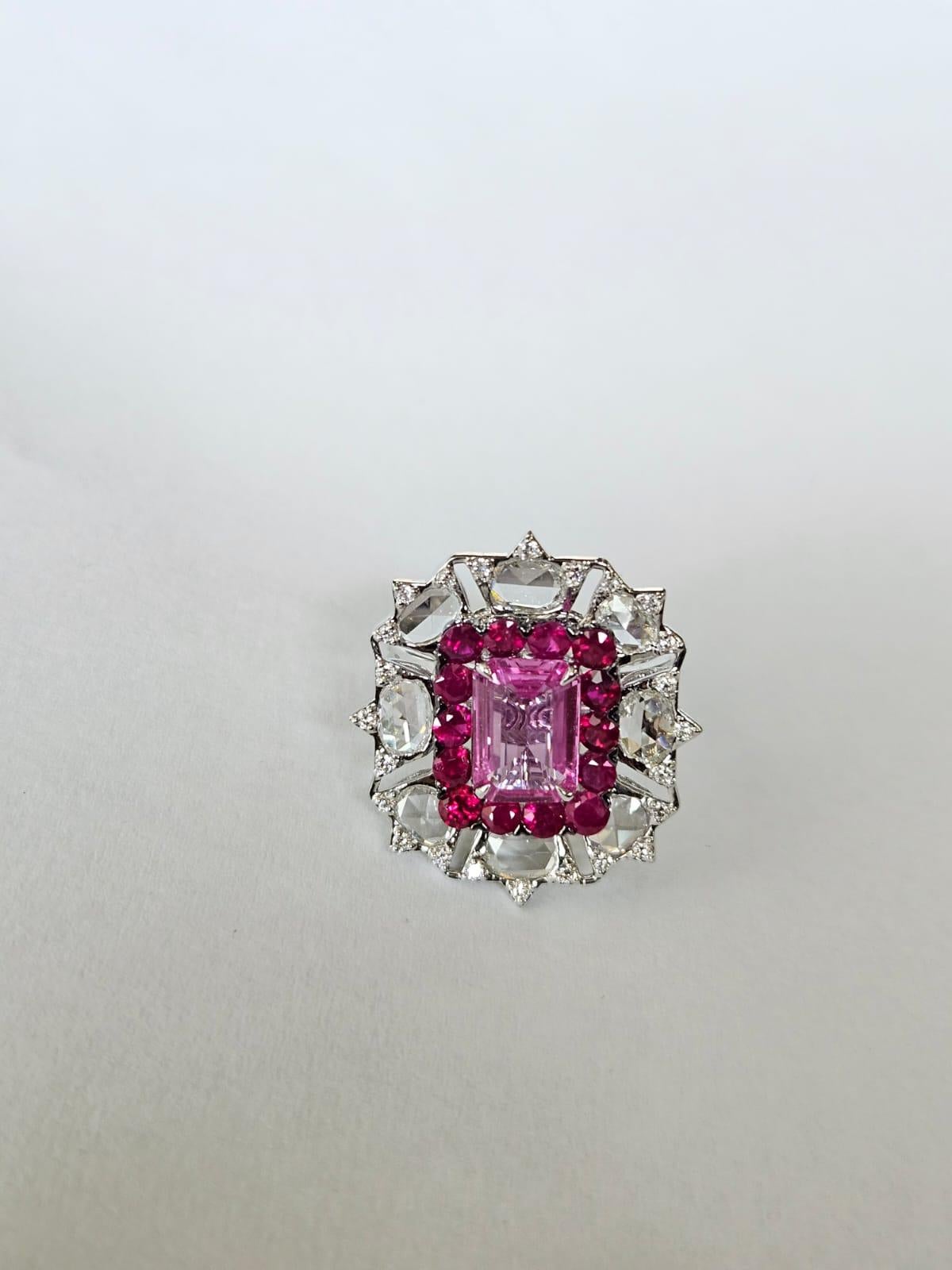 Verlobungsring aus 18 Karat Weißgold, rosa Saphir, Rubin und Diamanten im Rosenschliff für Damen oder Herren im Angebot
