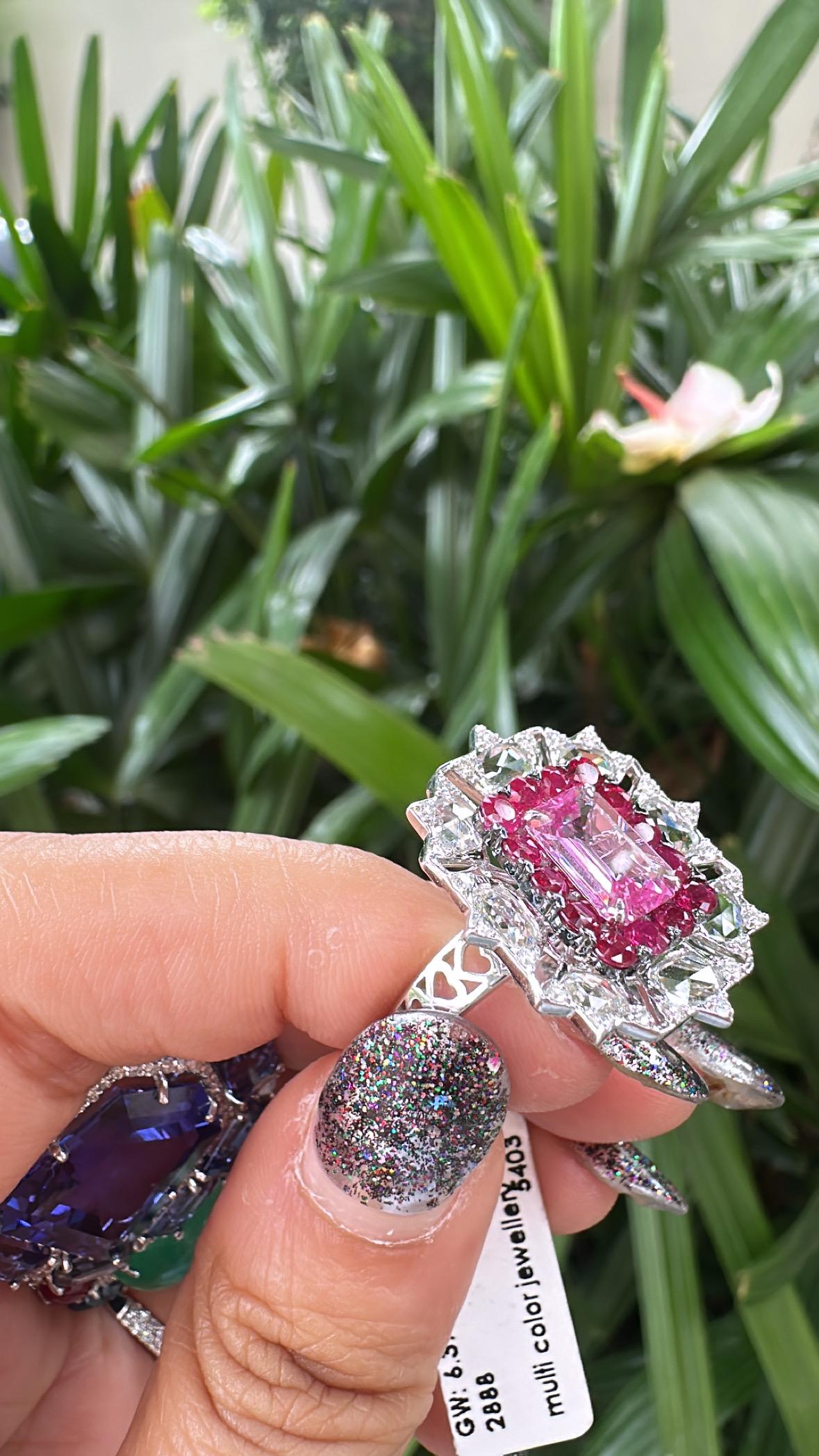 Verlobungsring aus 18 Karat Weißgold, rosa Saphir, Rubin und Diamanten im Rosenschliff im Angebot 2