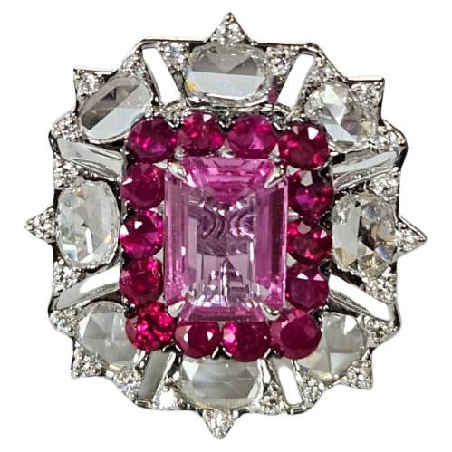 Verlobungsring aus 18 Karat Weißgold, rosa Saphir, Rubin und Diamanten im Rosenschliff im Angebot