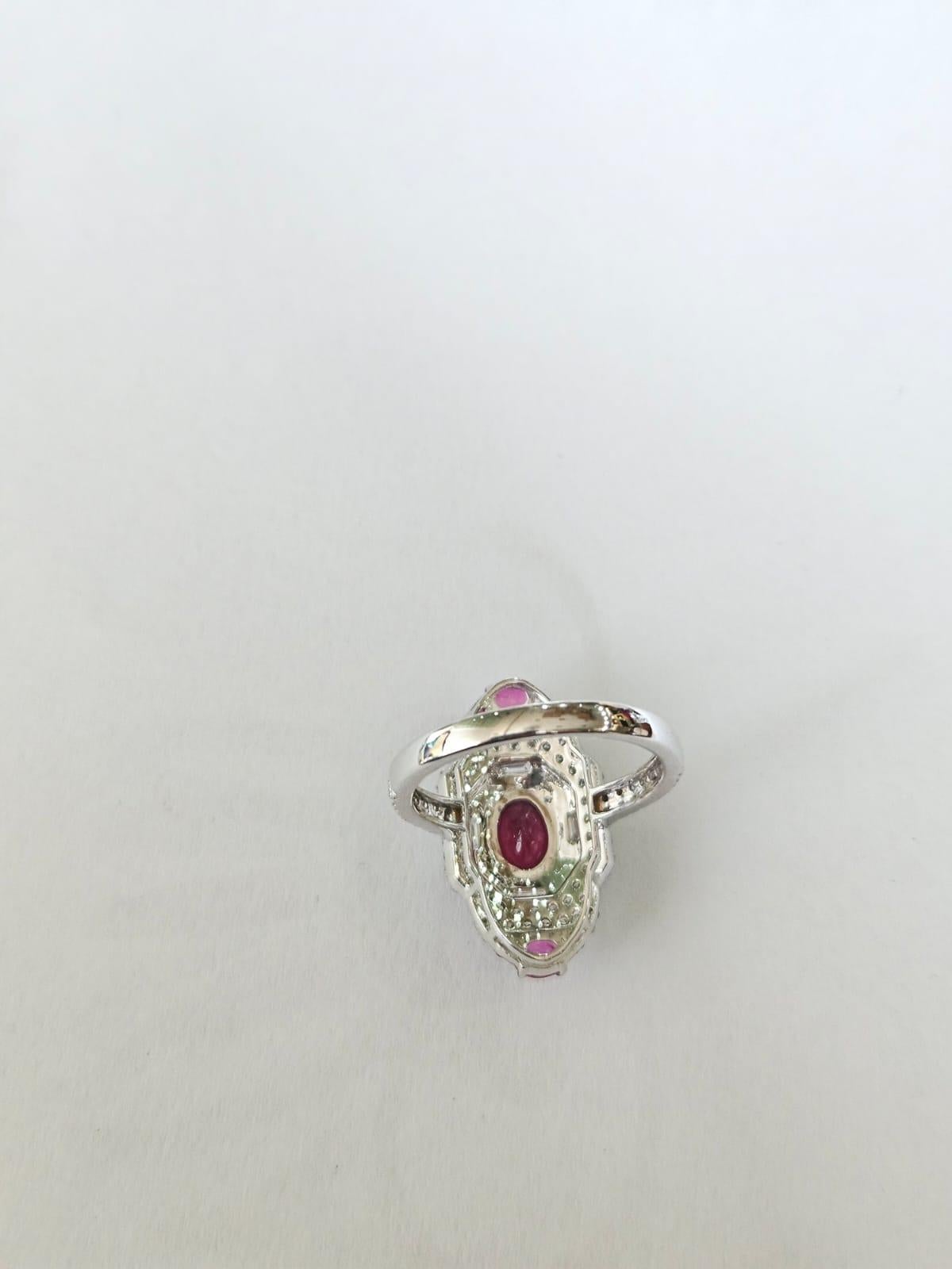Verlobungsring aus 18 Karat Weißgold, Rubin, Turmalin, schwarzer Emaille und Diamanten (Art déco) im Angebot