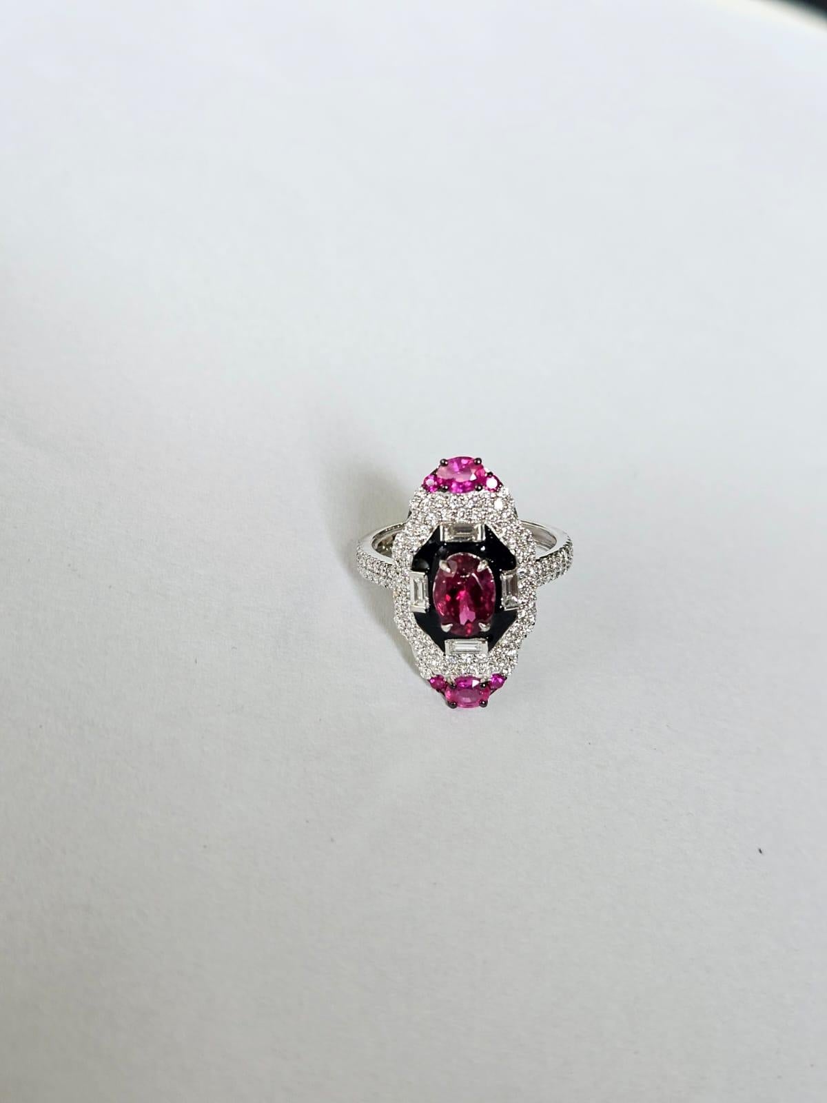 Verlobungsring aus 18 Karat Weißgold, Rubin, Turmalin, schwarzer Emaille und Diamanten im Zustand „Neu“ im Angebot in Hong Kong, HK