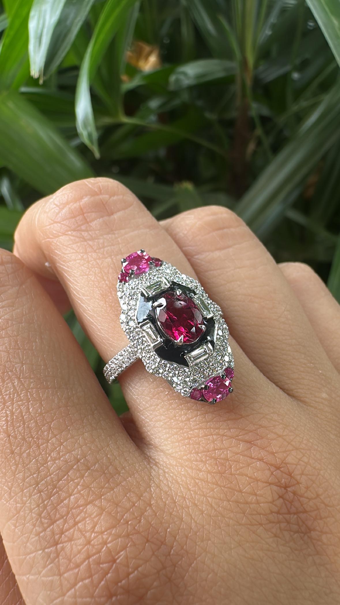 Verlobungsring aus 18 Karat Weißgold, Rubin, Turmalin, schwarzer Emaille und Diamanten im Angebot 2