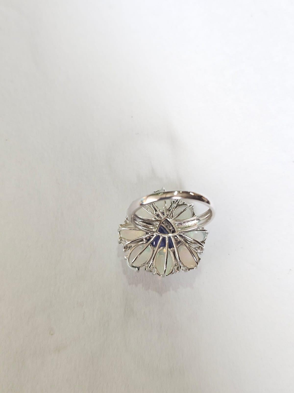 Verlobungsring aus 18 Karat Weißgold, Tansanit, äthiopische Opale und Diamanten (Moderne)