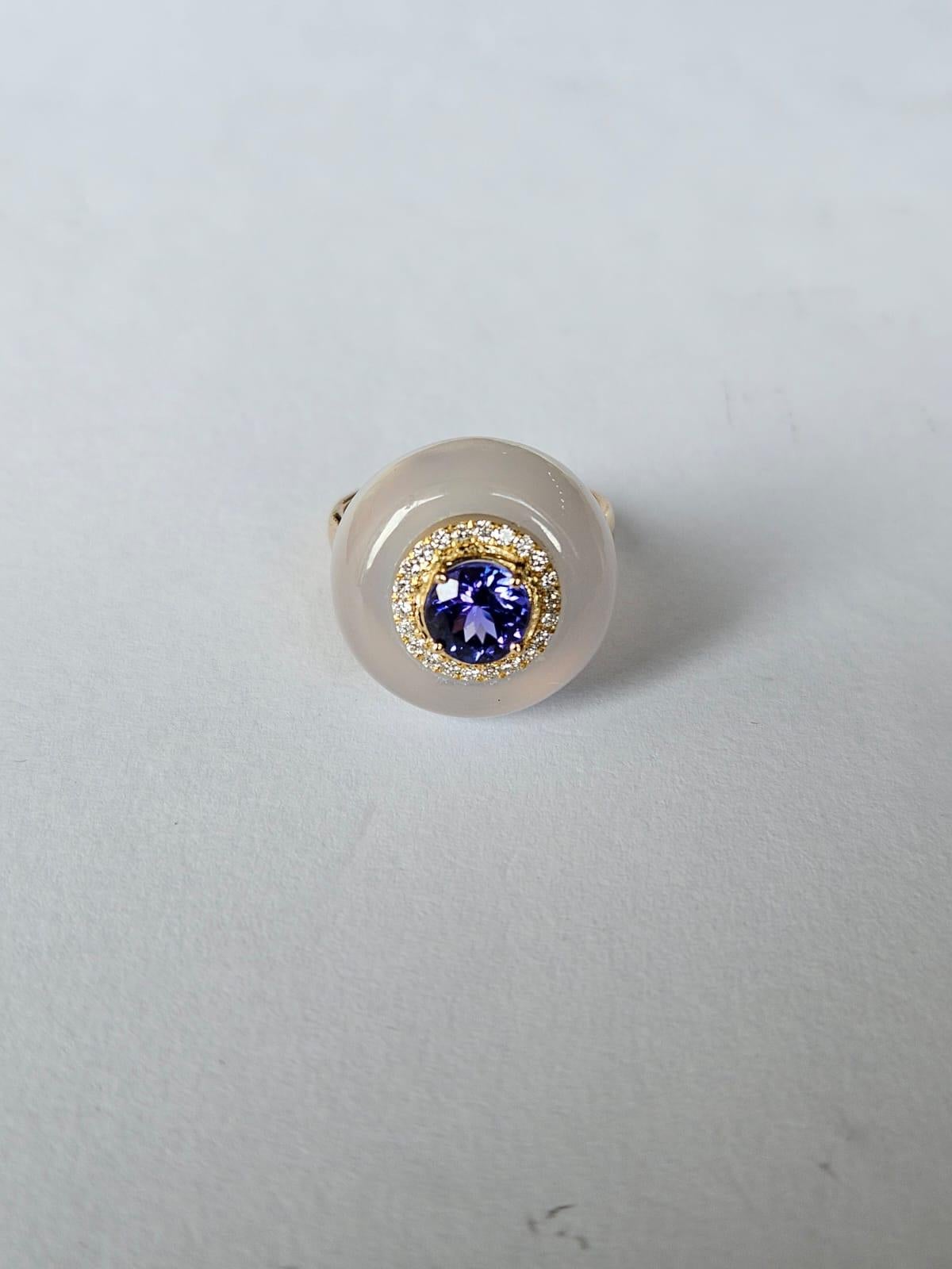 Set in 18K Yellow Gold, 1.06 carat Tanzanite, Chalcedony & Diamond Cocktail Ring In New Condition For Sale In Hong Kong, HK