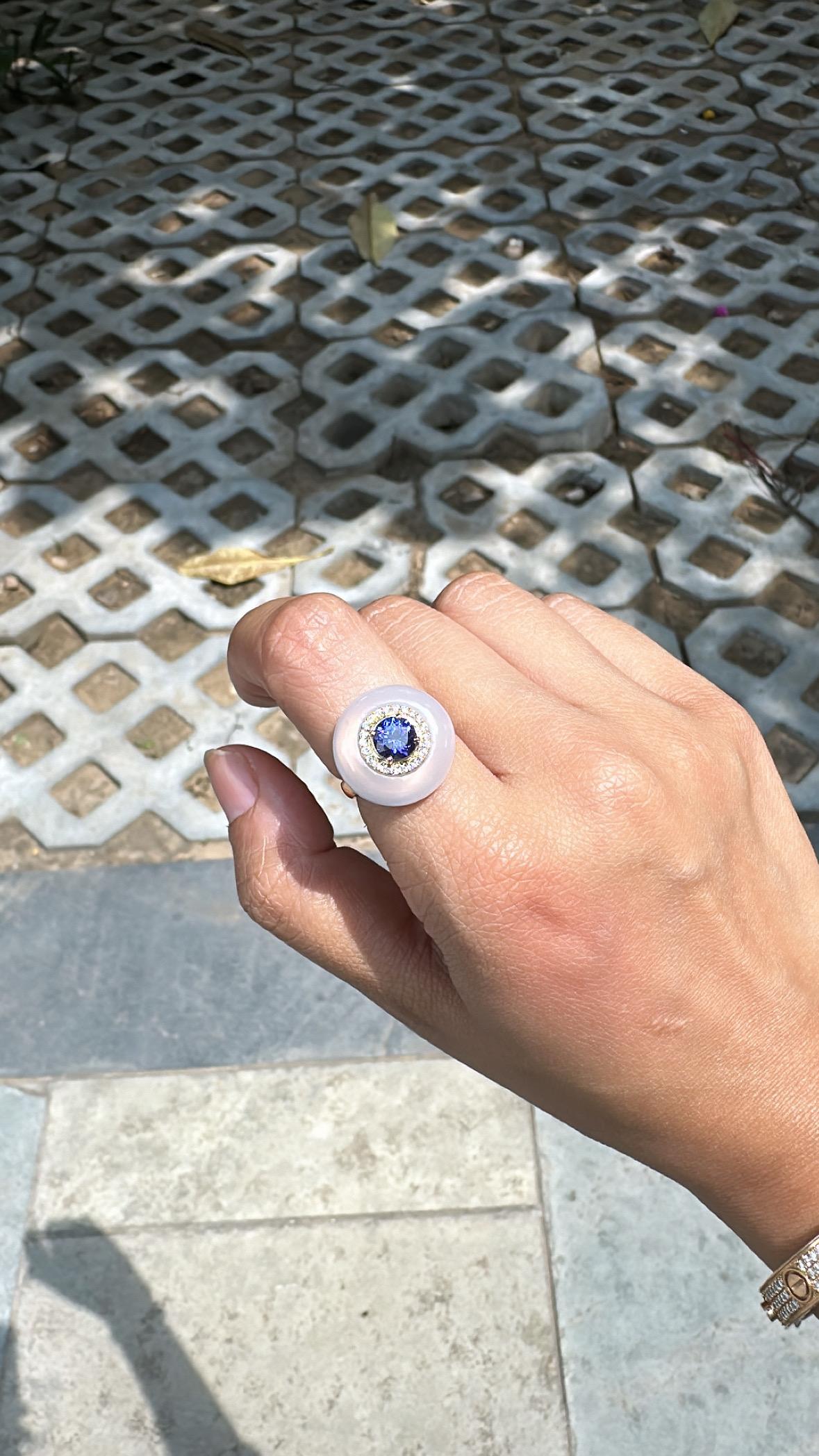 Women's or Men's Set in 18K Yellow Gold, 1.06 carat Tanzanite, Chalcedony & Diamond Cocktail Ring For Sale