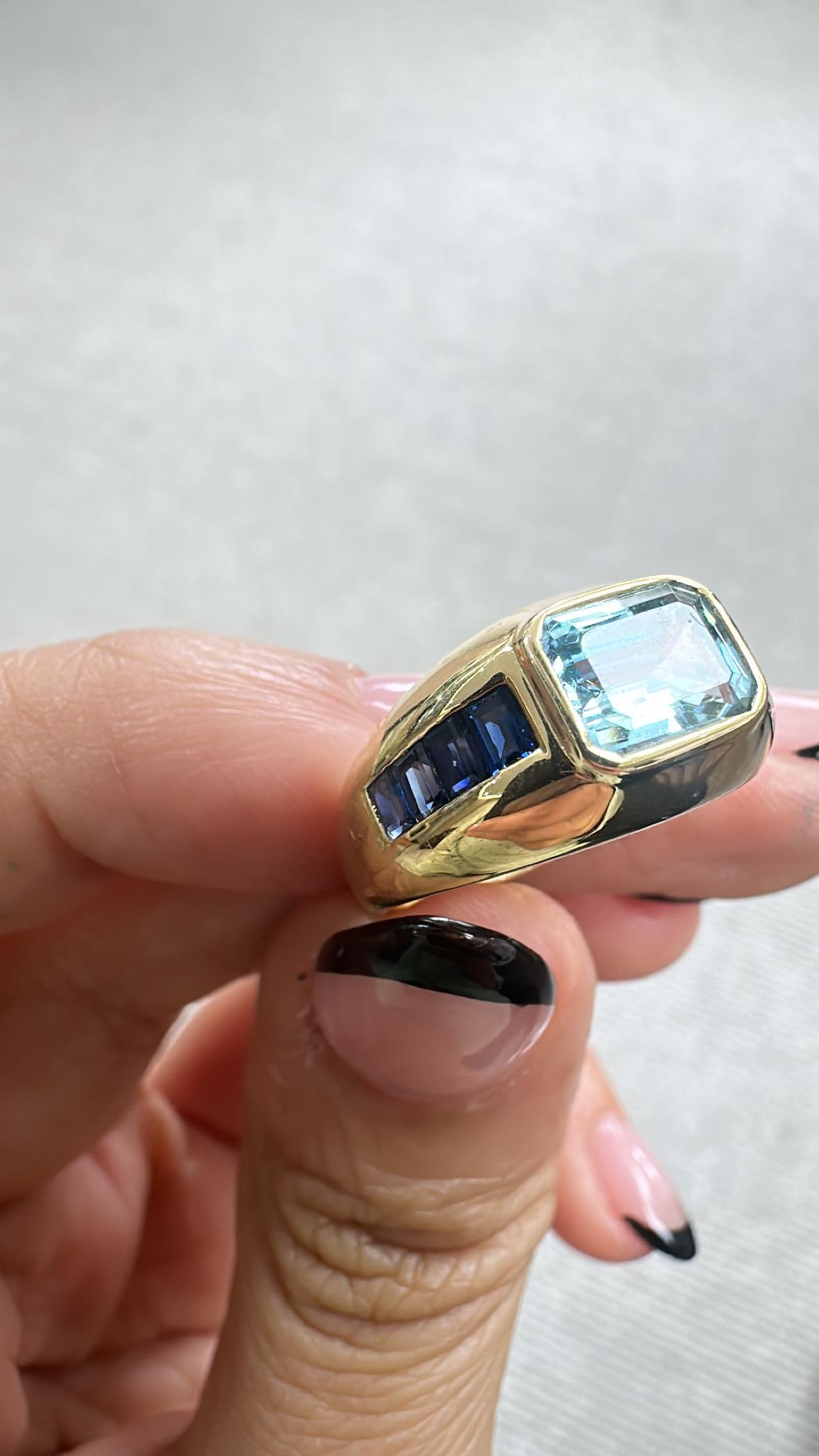 Set in 18K Yellow Gold, 1.26 carats Aquamarine & Blue Sapphire Engagement Ring For Sale 4