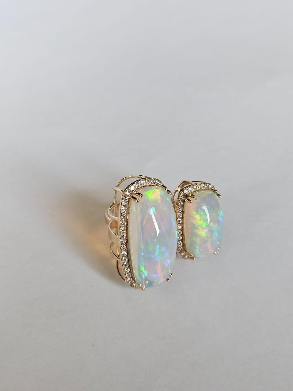 Set in 18K Yellow Gold, 14.04 carats, Ethiopian Opal & Diamonds Cocktail Ring In New Condition For Sale In Hong Kong, HK