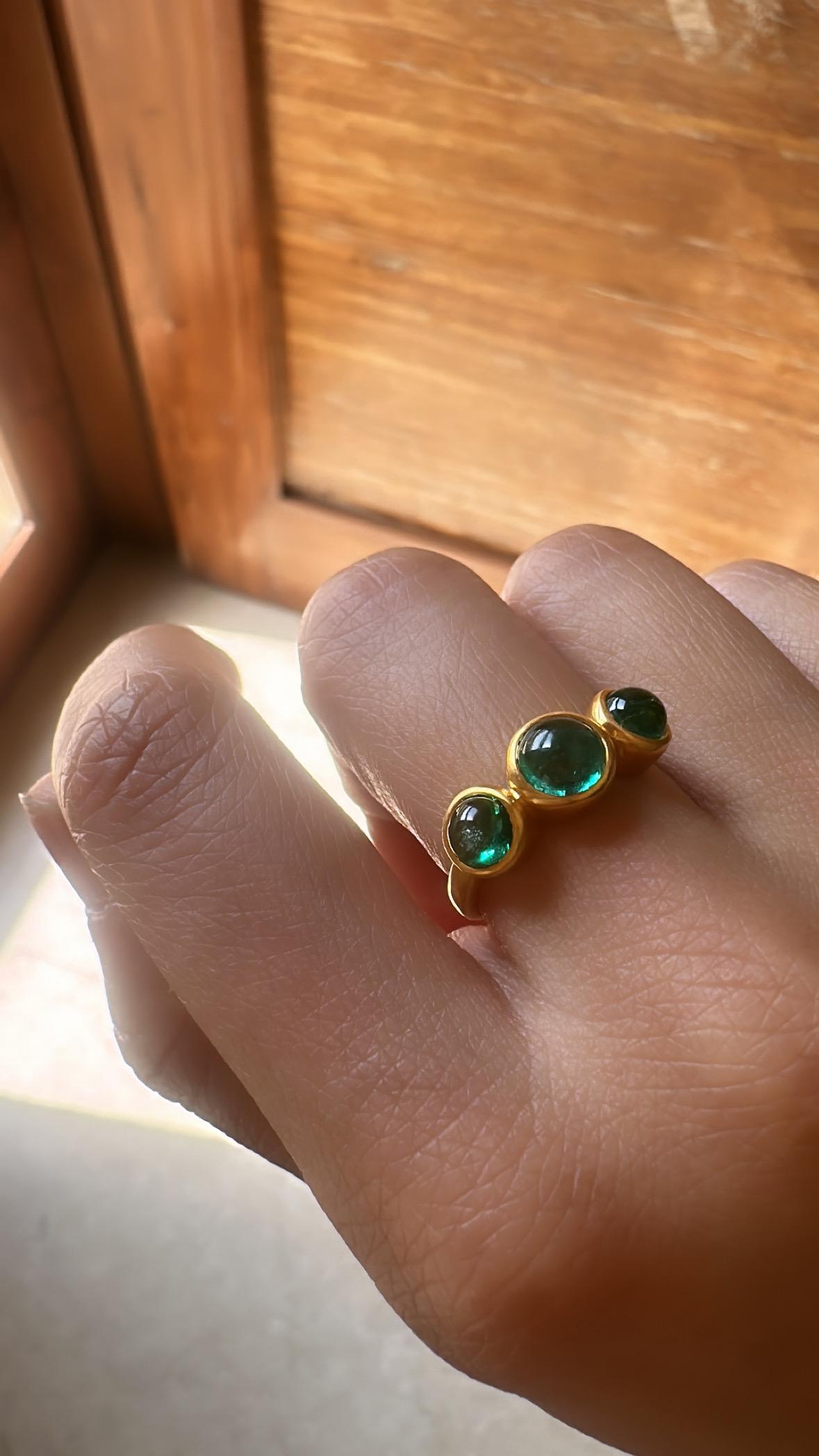 Set in 18K Yellow Gold, 2.91 carats, natural Zambian Emerald Cabochon Band Ring For Sale 1