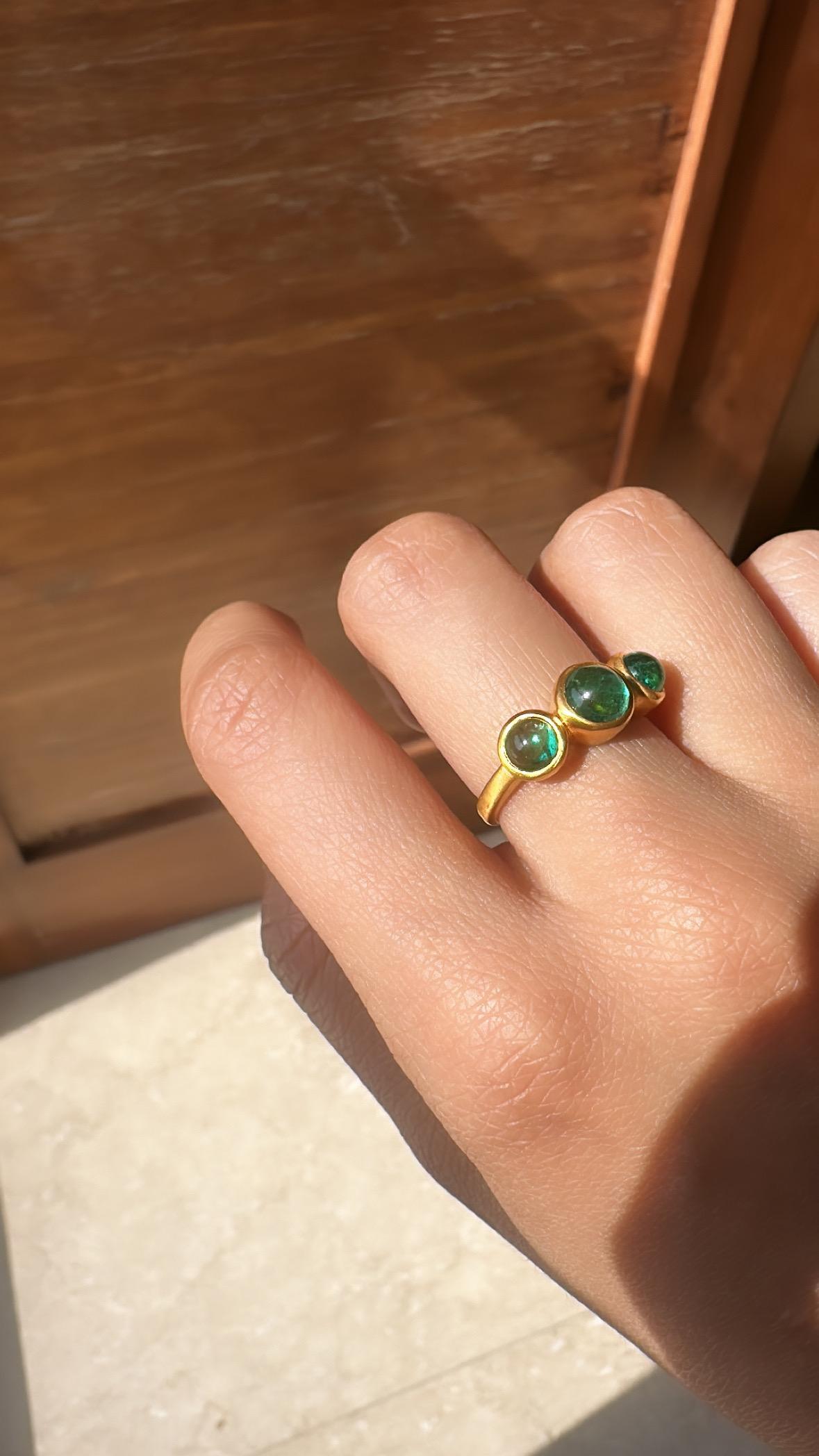 Set in 18K Yellow Gold, 2.91 carats, natural Zambian Emerald Cabochon Band Ring For Sale 3
