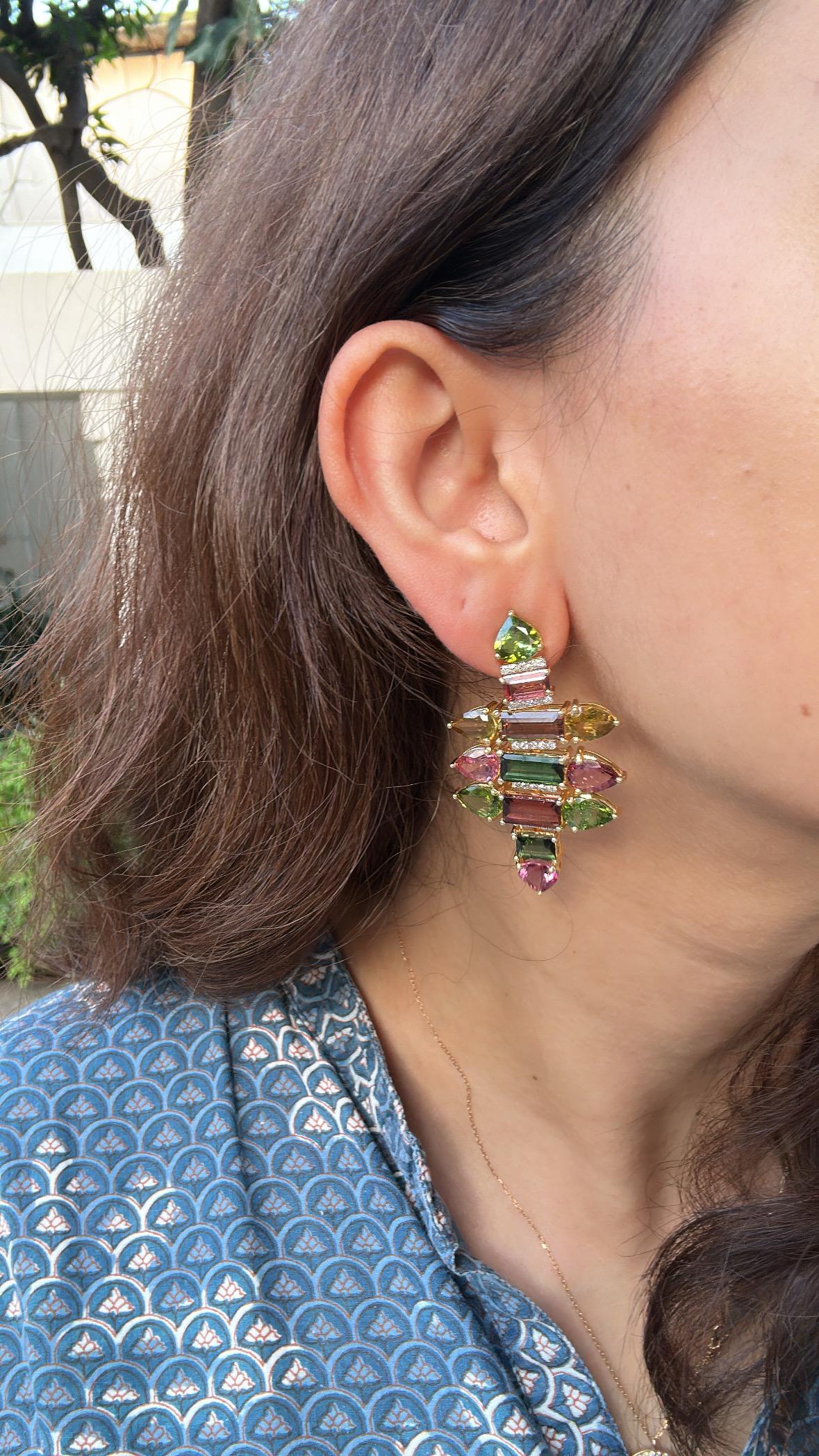 Engastados en Oro amarillo de 18 quilates, 37,87 quilates, Pendientes araña de Turmalina y Diamantes en venta 4