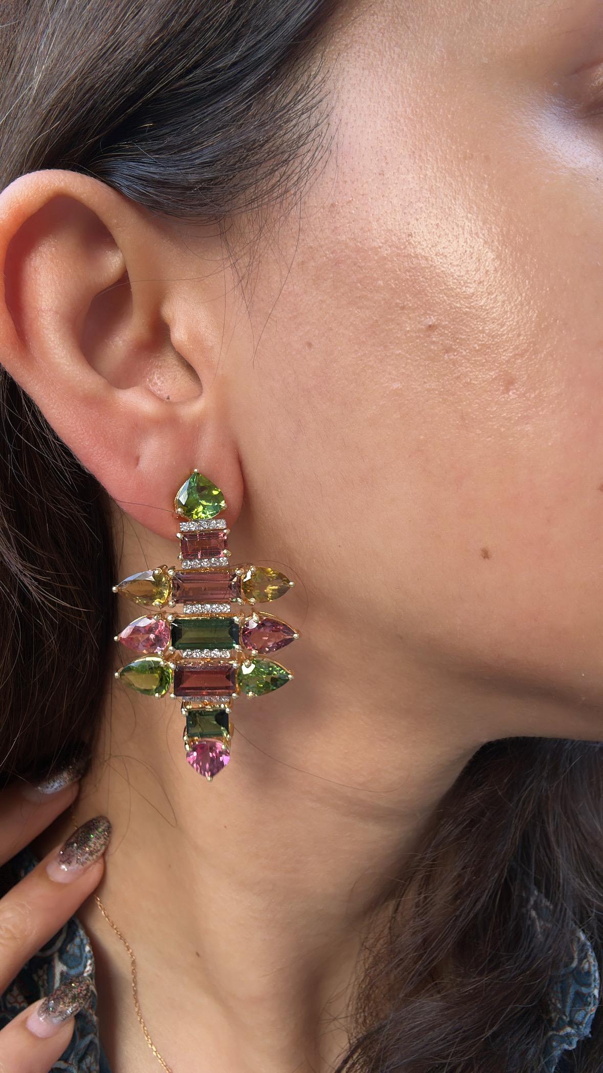 Engastados en Oro amarillo de 18 quilates, 37,87 quilates, Pendientes araña de Turmalina y Diamantes en venta 3