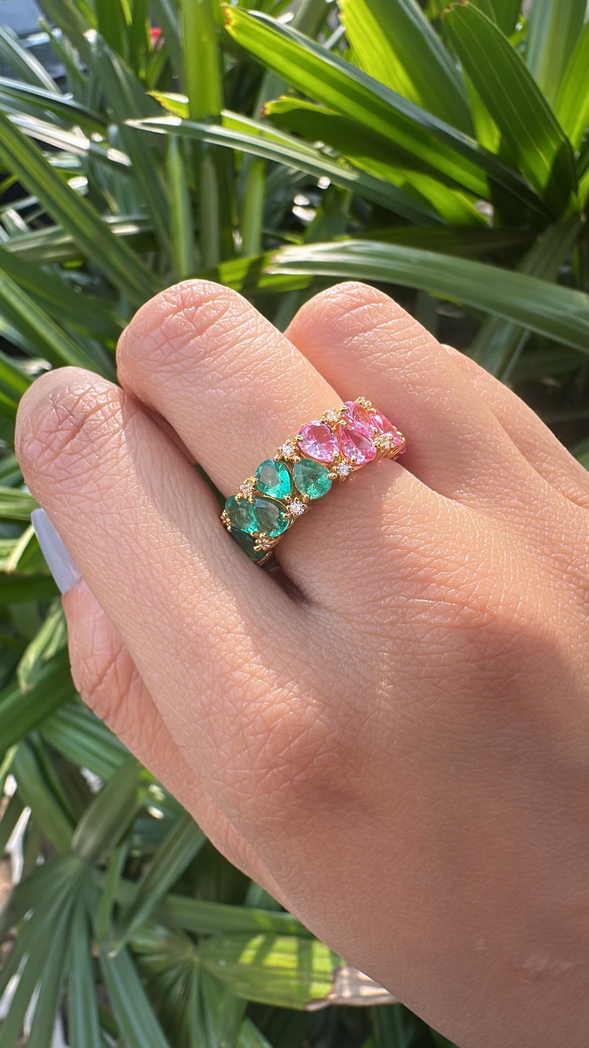 Bague jonc en or jaune 18 carats, émeraudes, saphirs roses, tanzanites et diamants en vente 5