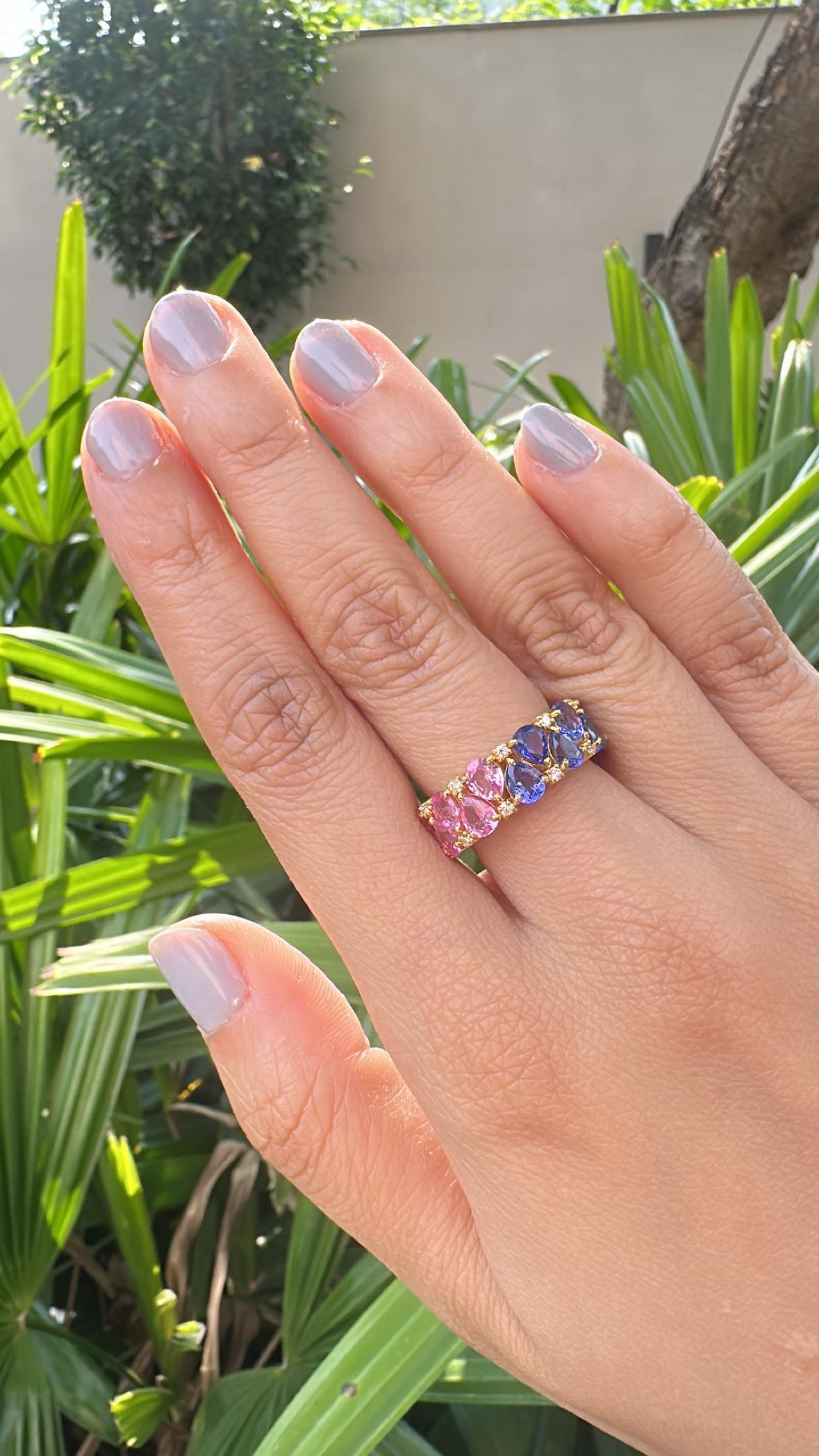 Bague jonc en or jaune 18 carats, émeraudes, saphirs roses, tanzanites et diamants en vente 2