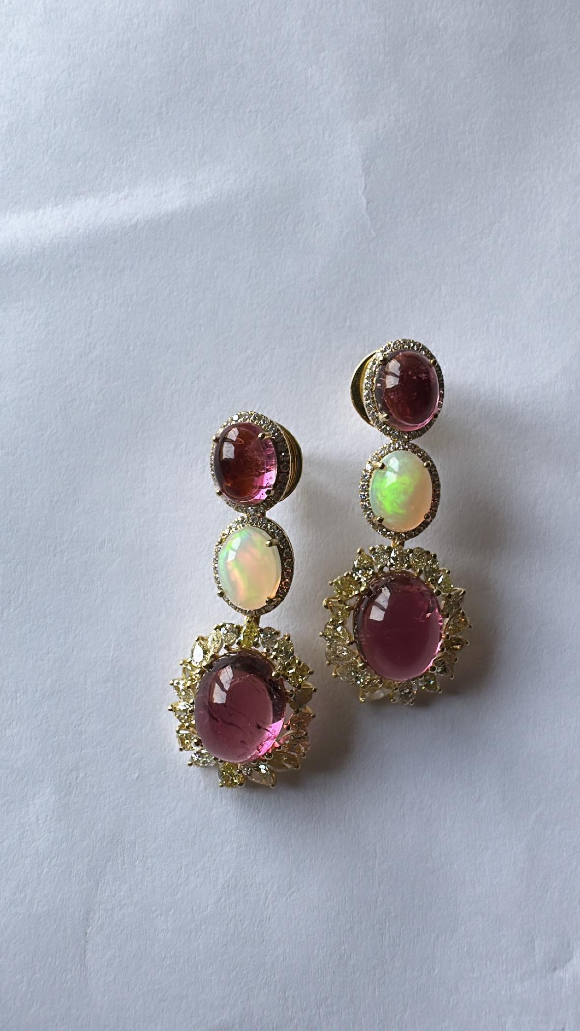 Chandelier-Ohrringe aus 18 Karat Gelbgold, Turmalin, Opal und gelben Diamanten (Kunsthandwerker*in) im Angebot