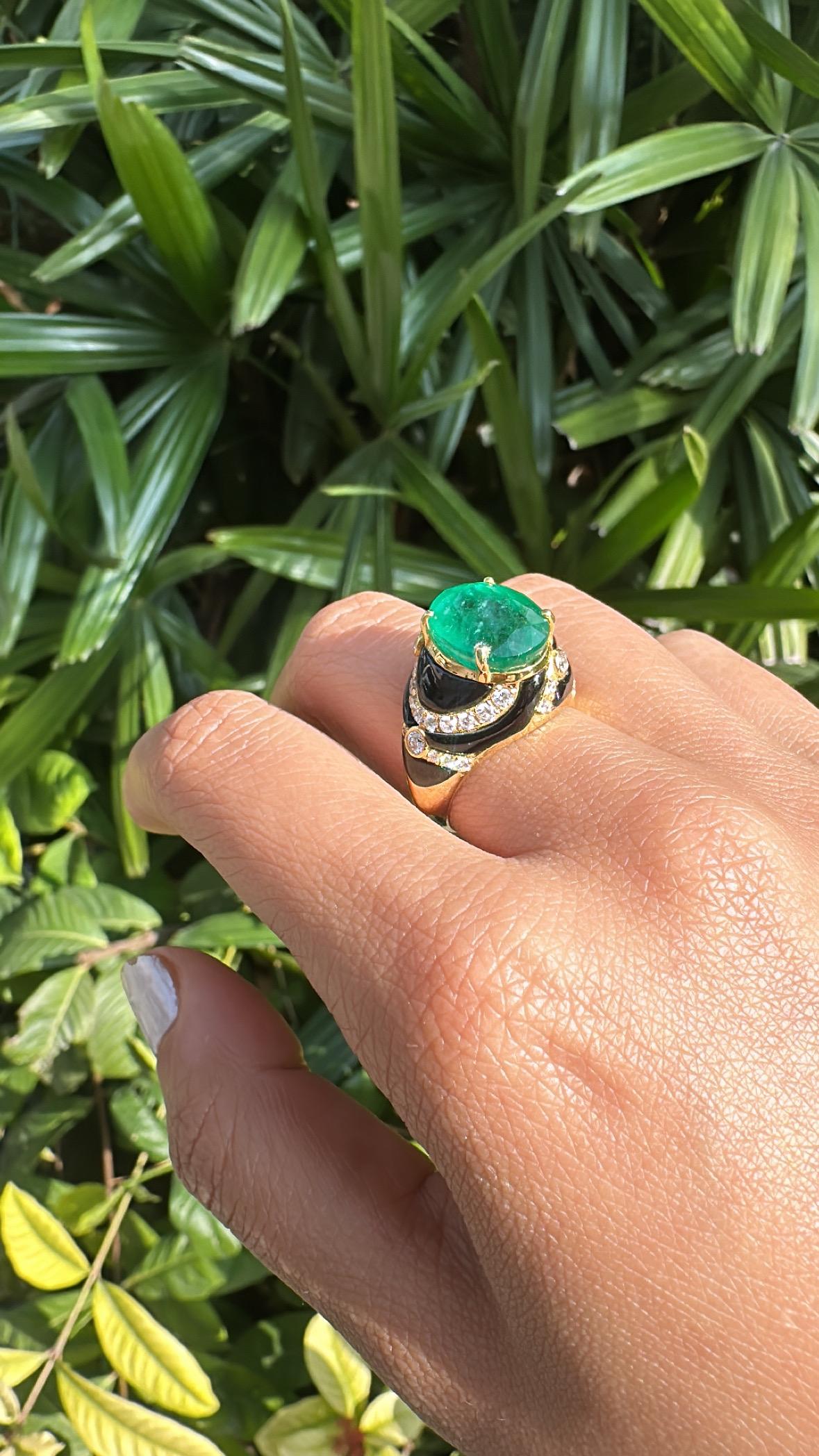 Set in 18K Yellow Gold, Zambian Emerald, Black Onyx & Diamonds Engagement Ring For Sale 4
