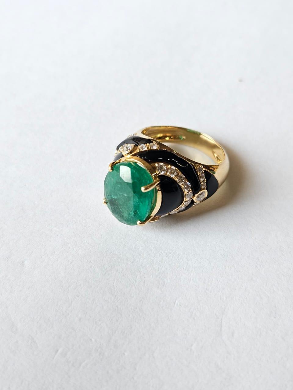 Set in 18K Yellow Gold, Zambian Emerald, Black Onyx & Diamonds Engagement Ring In New Condition For Sale In Hong Kong, HK