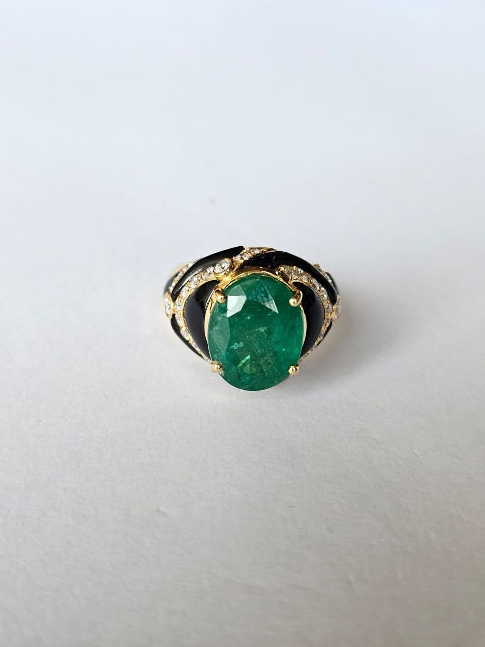 Women's or Men's Set in 18K Yellow Gold, Zambian Emerald, Black Onyx & Diamonds Engagement Ring For Sale