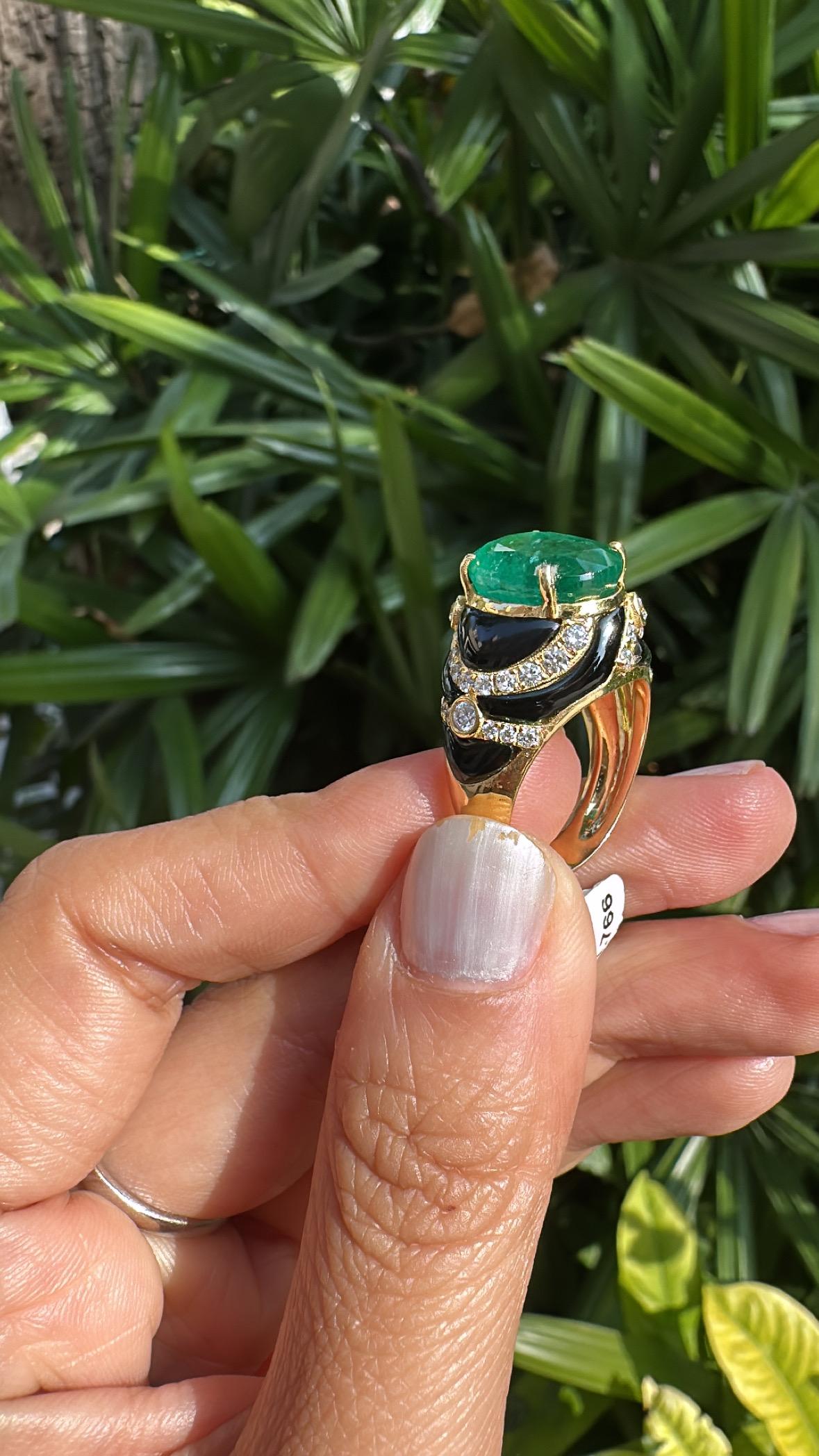 Set in 18K Yellow Gold, Zambian Emerald, Black Onyx & Diamonds Engagement Ring For Sale 1