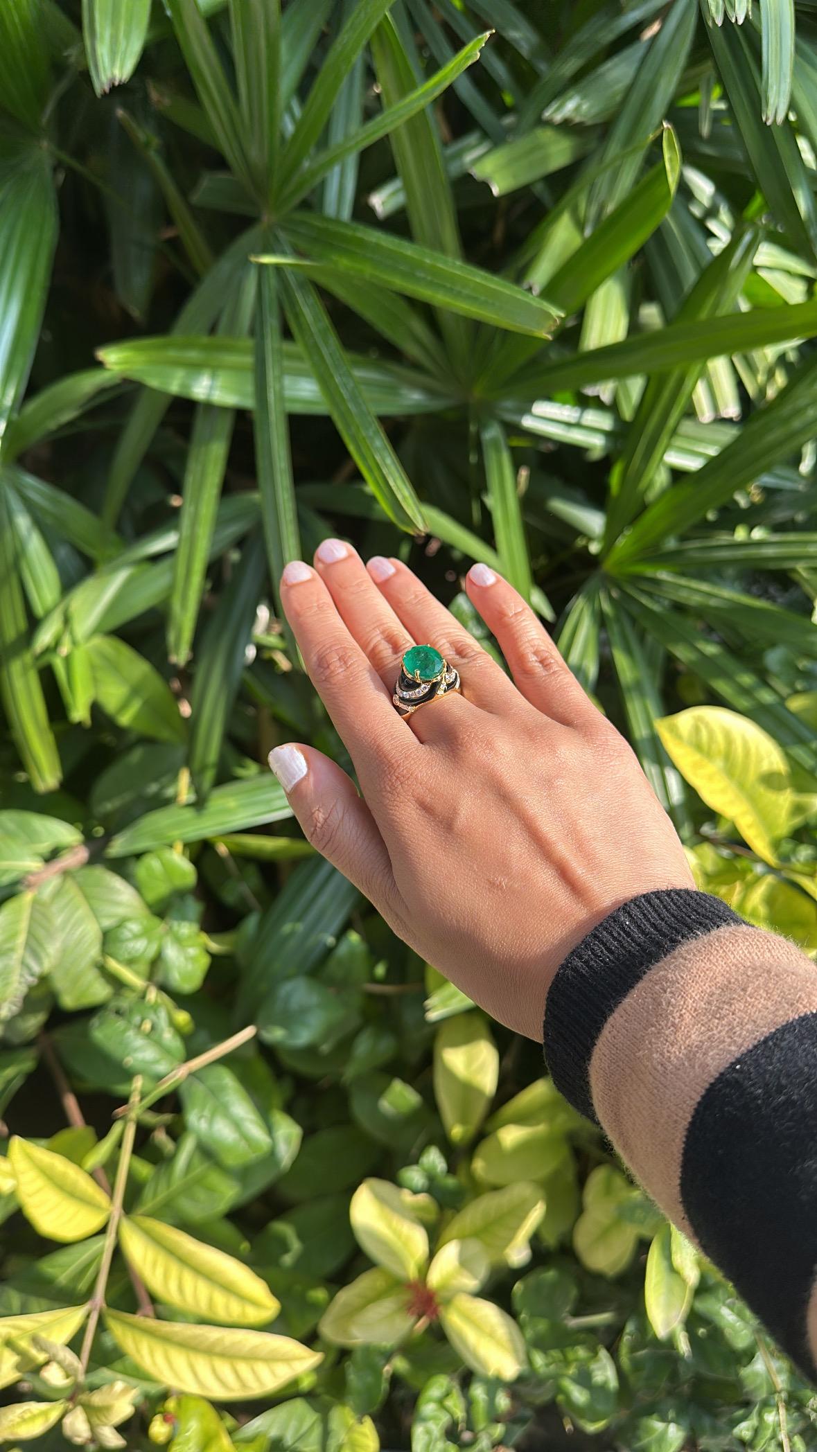 Set in 18K Yellow Gold, Zambian Emerald, Black Onyx & Diamonds Engagement Ring For Sale 2
