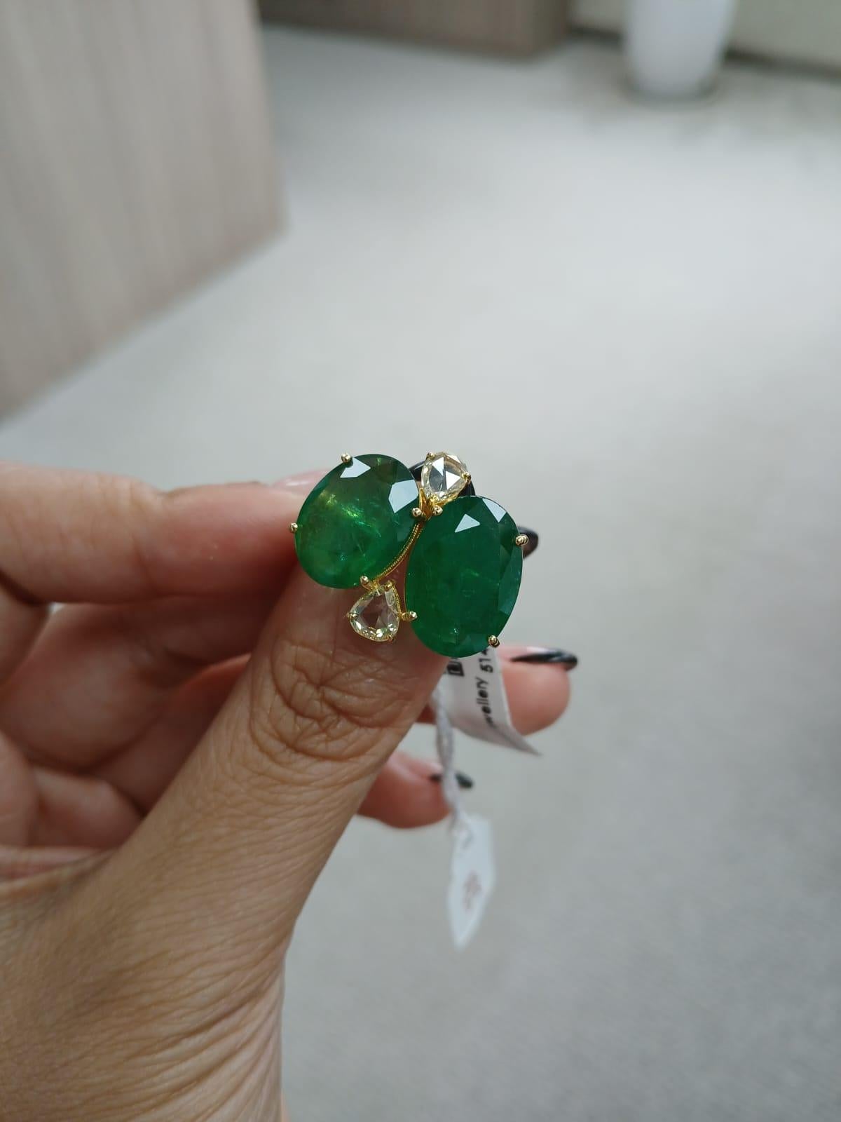 Set in 18k Yellow Matte Gold 12.74 Carat Zambian Emerald & Diamond Cocktail Ring For Sale 3