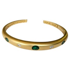 Bracciale con smeraldi naturali dello Zambia e diamanti, incastonati in oro giallo opaco 18 carati