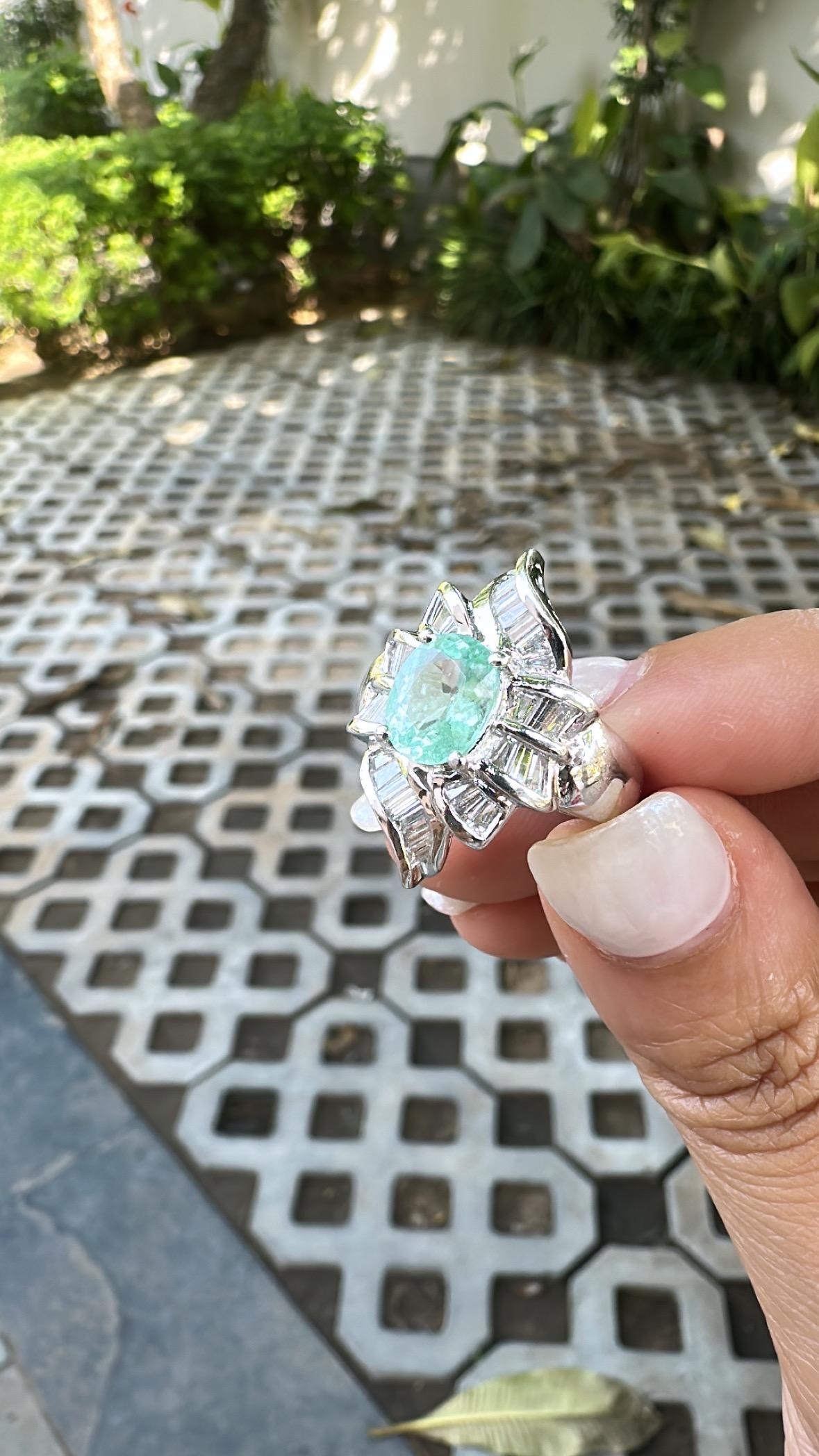 Bague de fiançailles en platine 900, 1,72 carats, tourmaline Paraiba et diamants Unisexe en vente