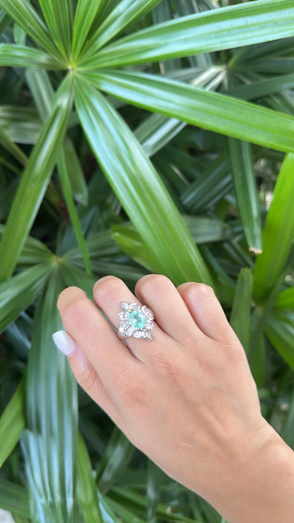 Bague de fiançailles en platine 900, 1,72 carats, tourmaline Paraiba et diamants en vente 3