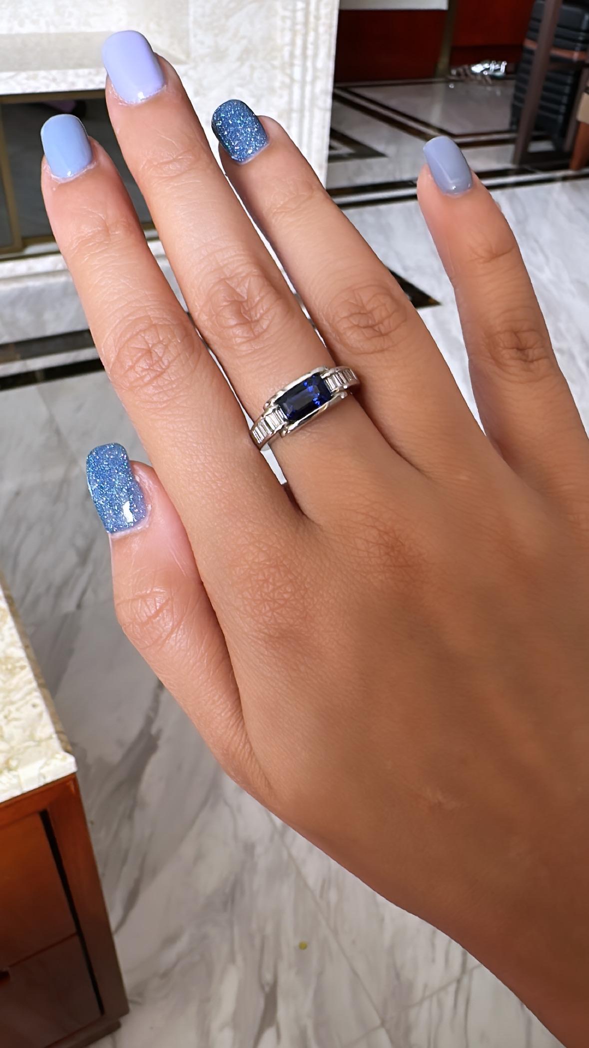 Women's or Men's Set in Platinum 900, 2.13 carats Ceylon Blue Sapphire & Diamonds Engagement Ring