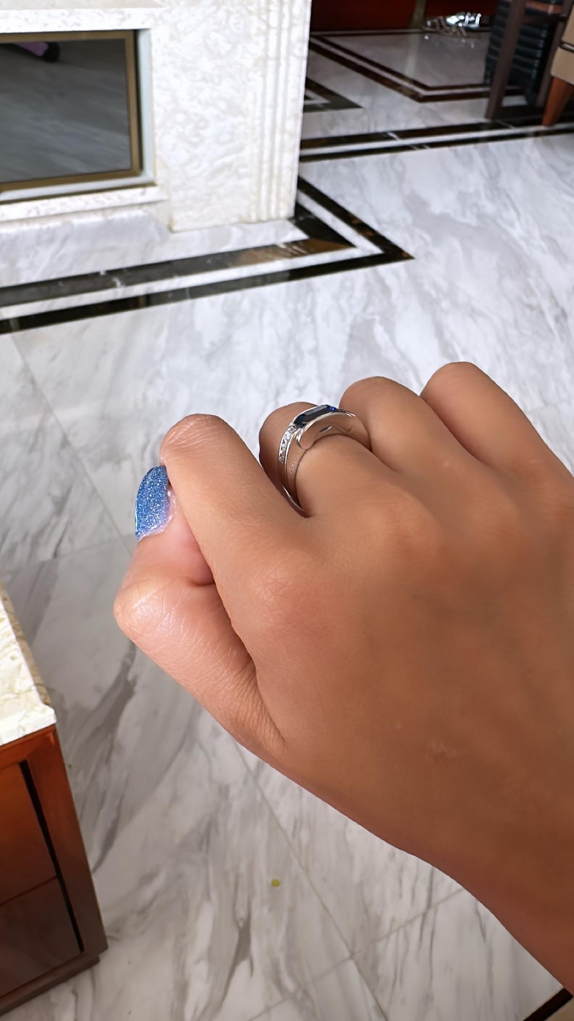 Set in Platinum 900, 2.13 carats Ceylon Blue Sapphire & Diamonds Engagement Ring 1